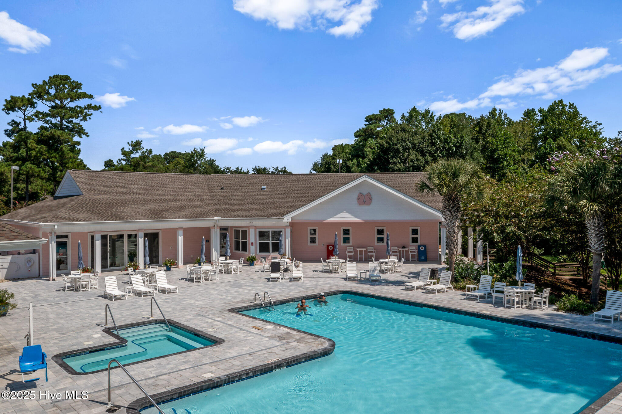 100526725 | Photo 49