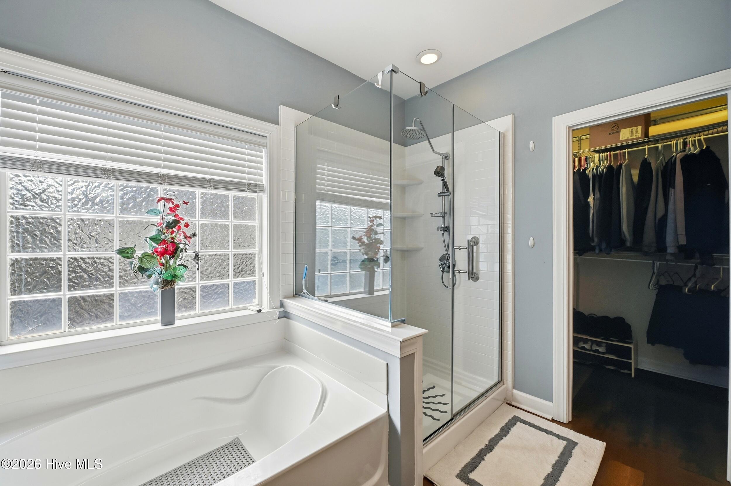 100553802 | Photo 26