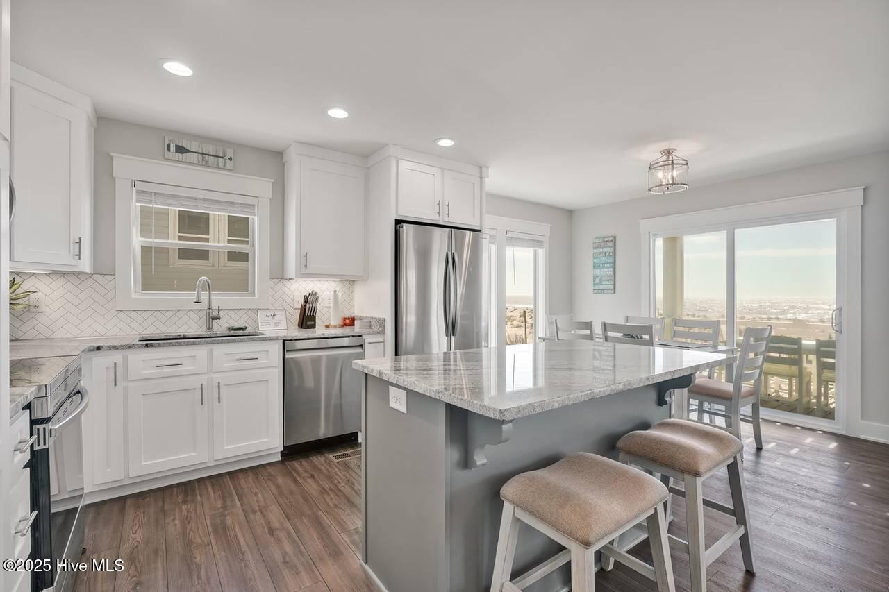 100484000 | Photo 19