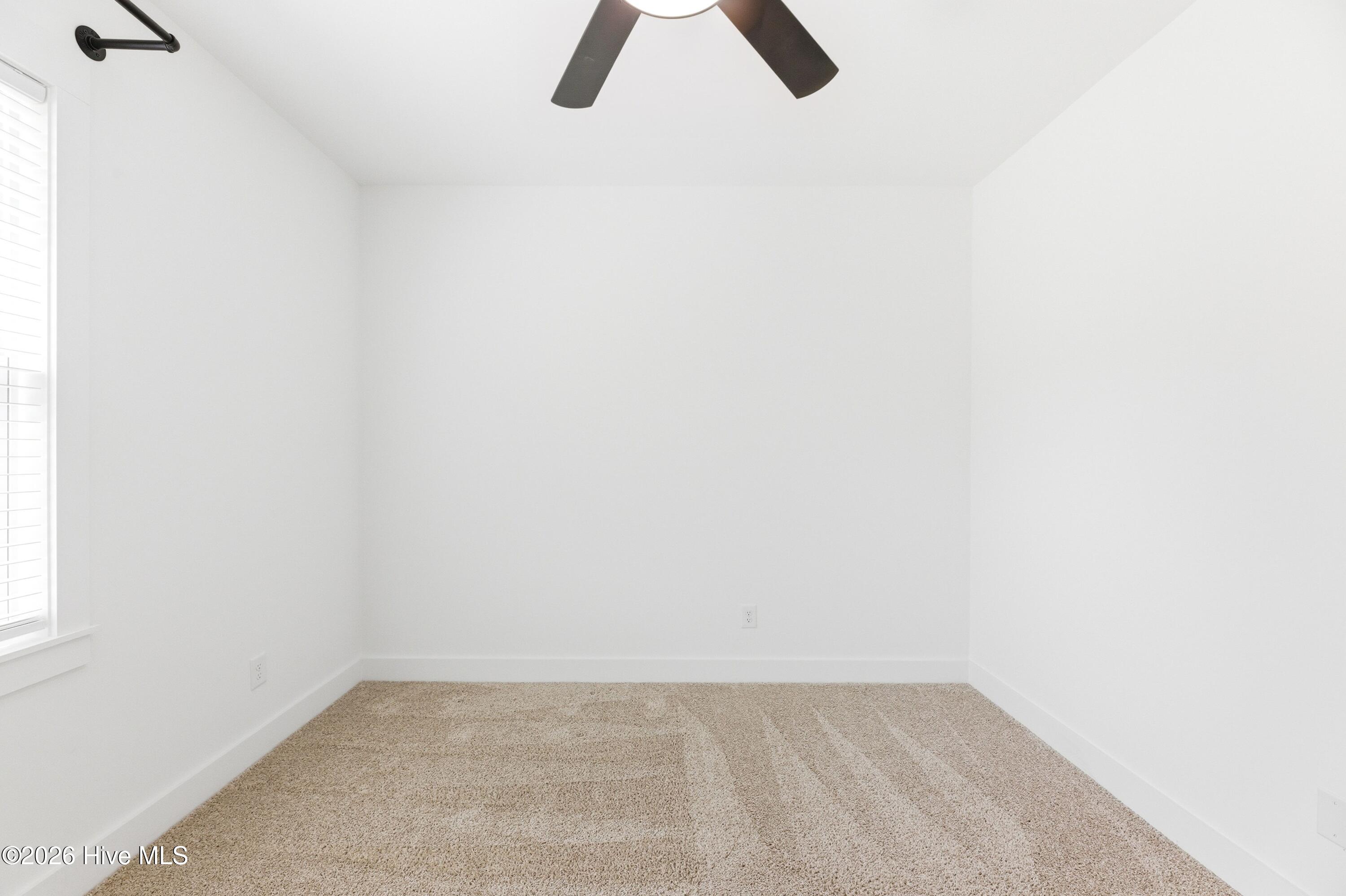 100561683 | Photo 25