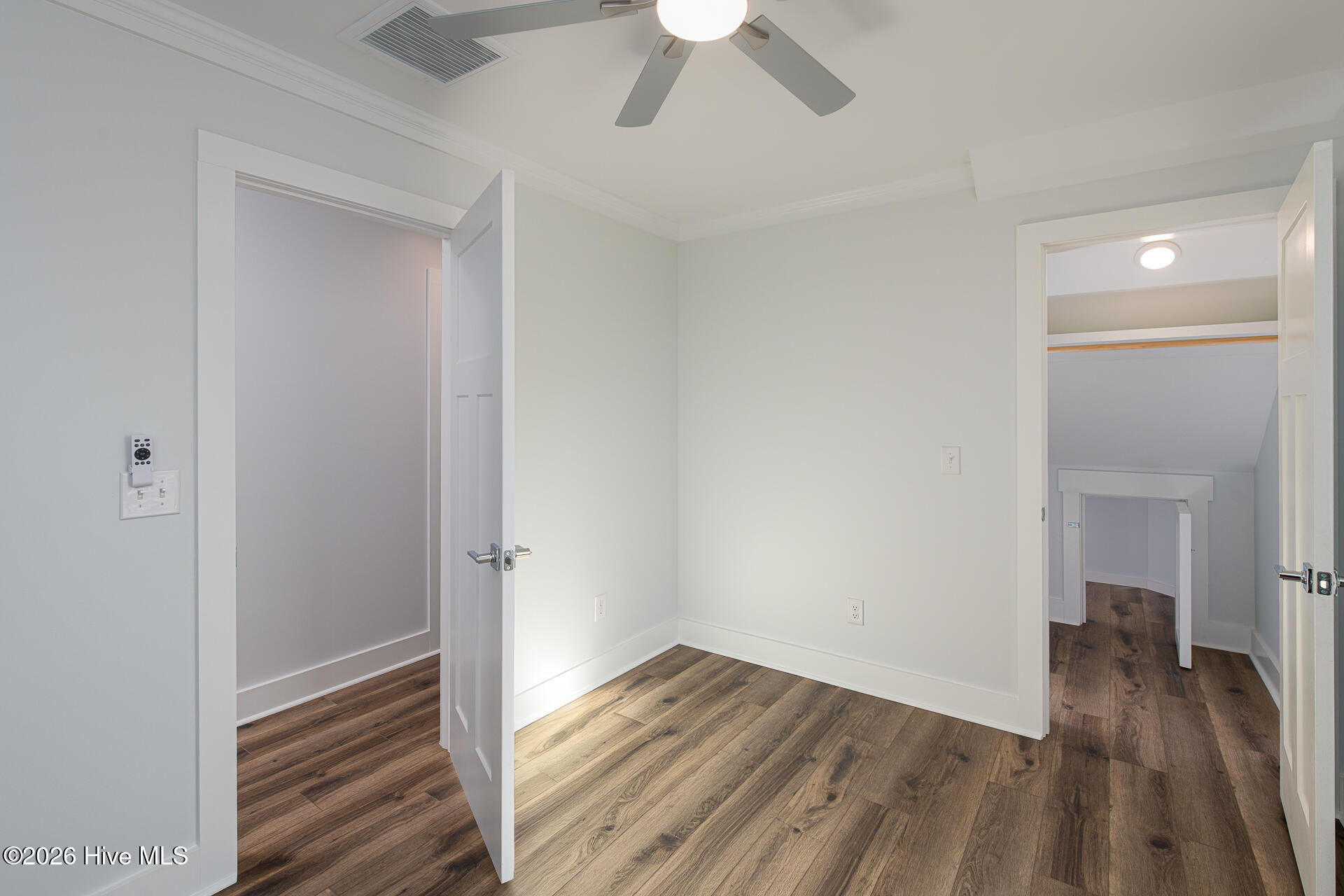 100568096 | Photo 38