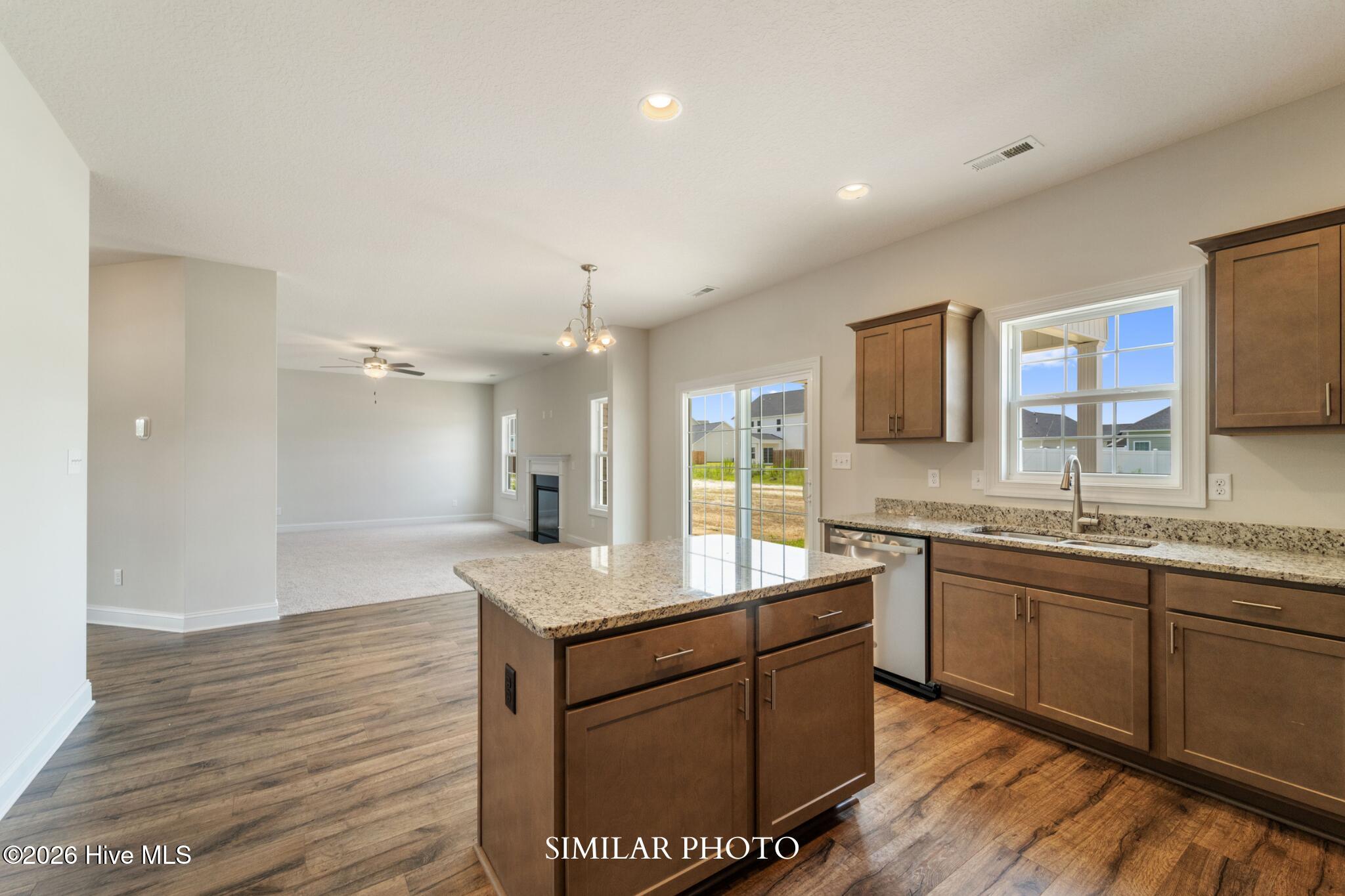 100554415 | Photo 17