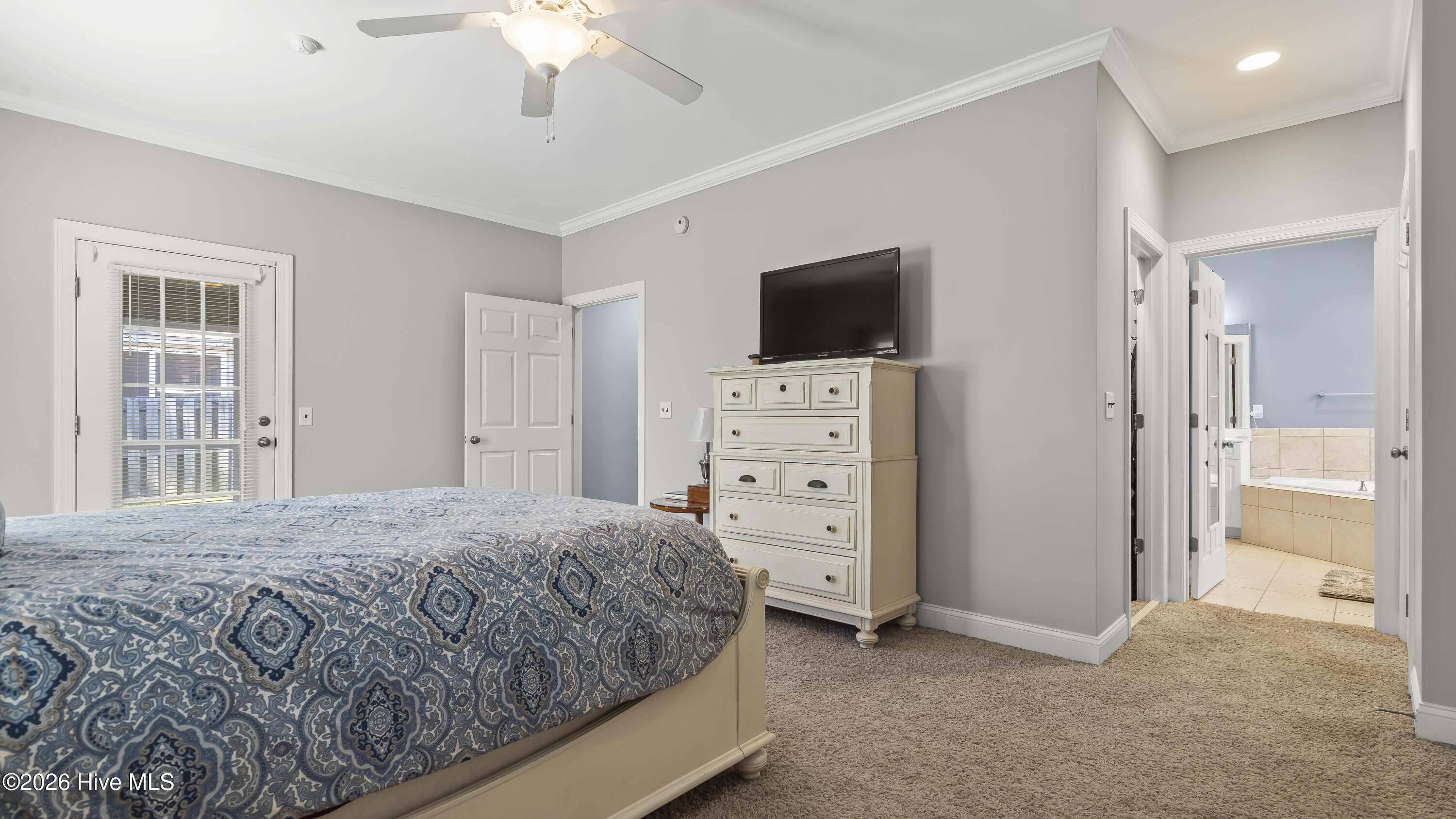 100566448 | Photo 25