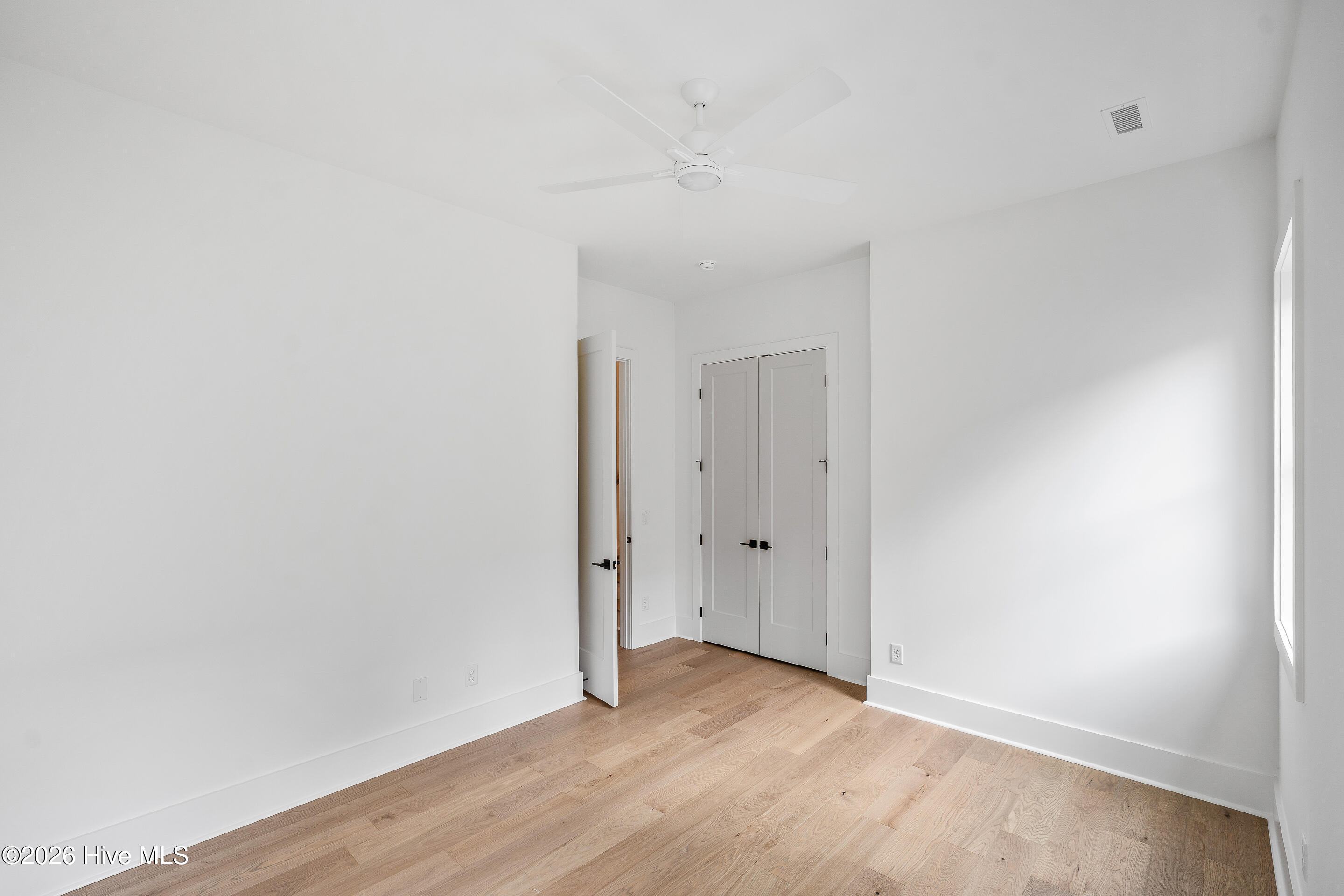 100499793 | Photo 34