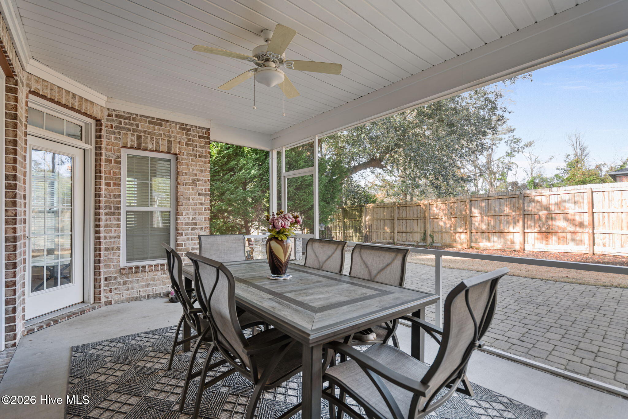 100548137 | Photo 44