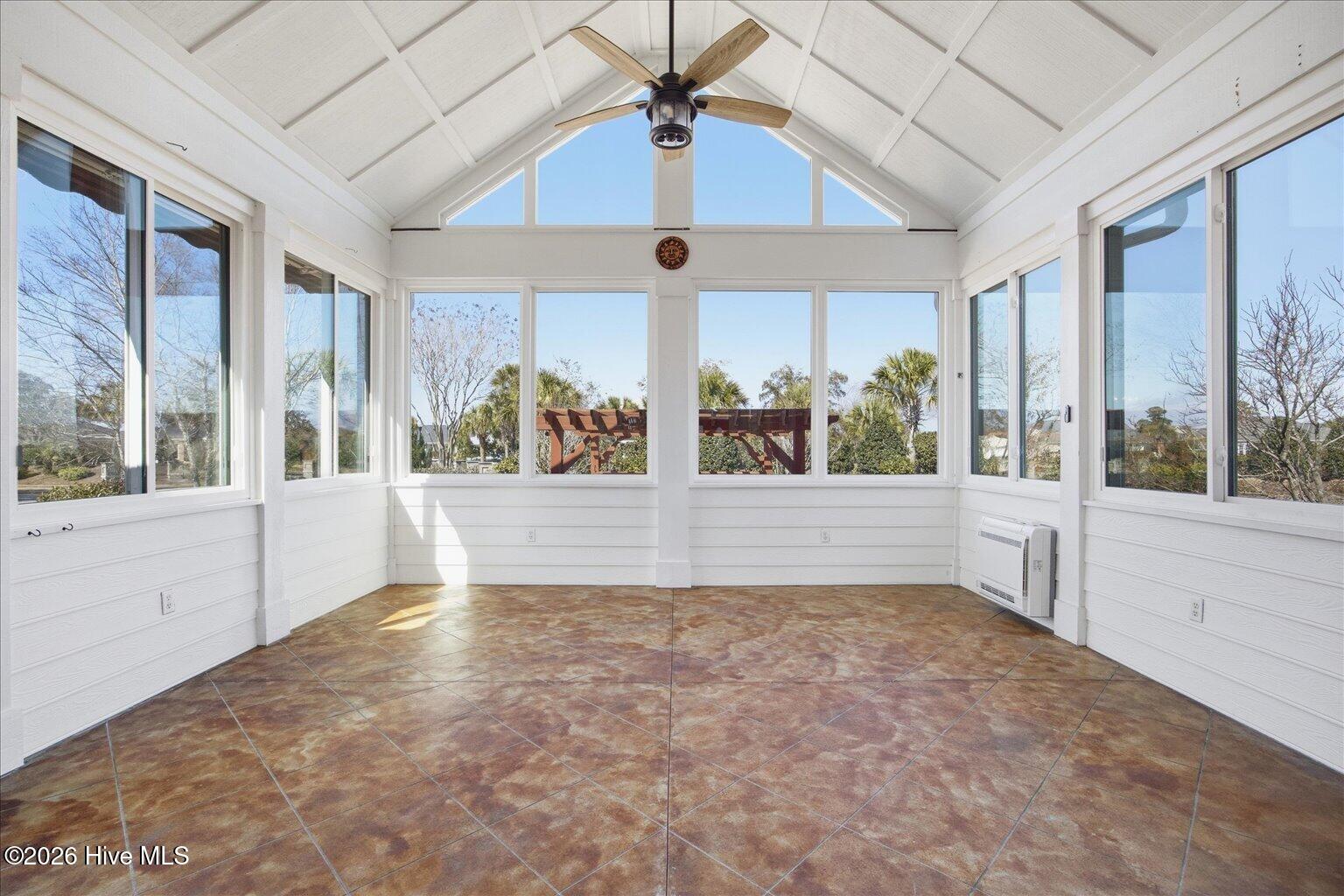 100557521 | Photo 47