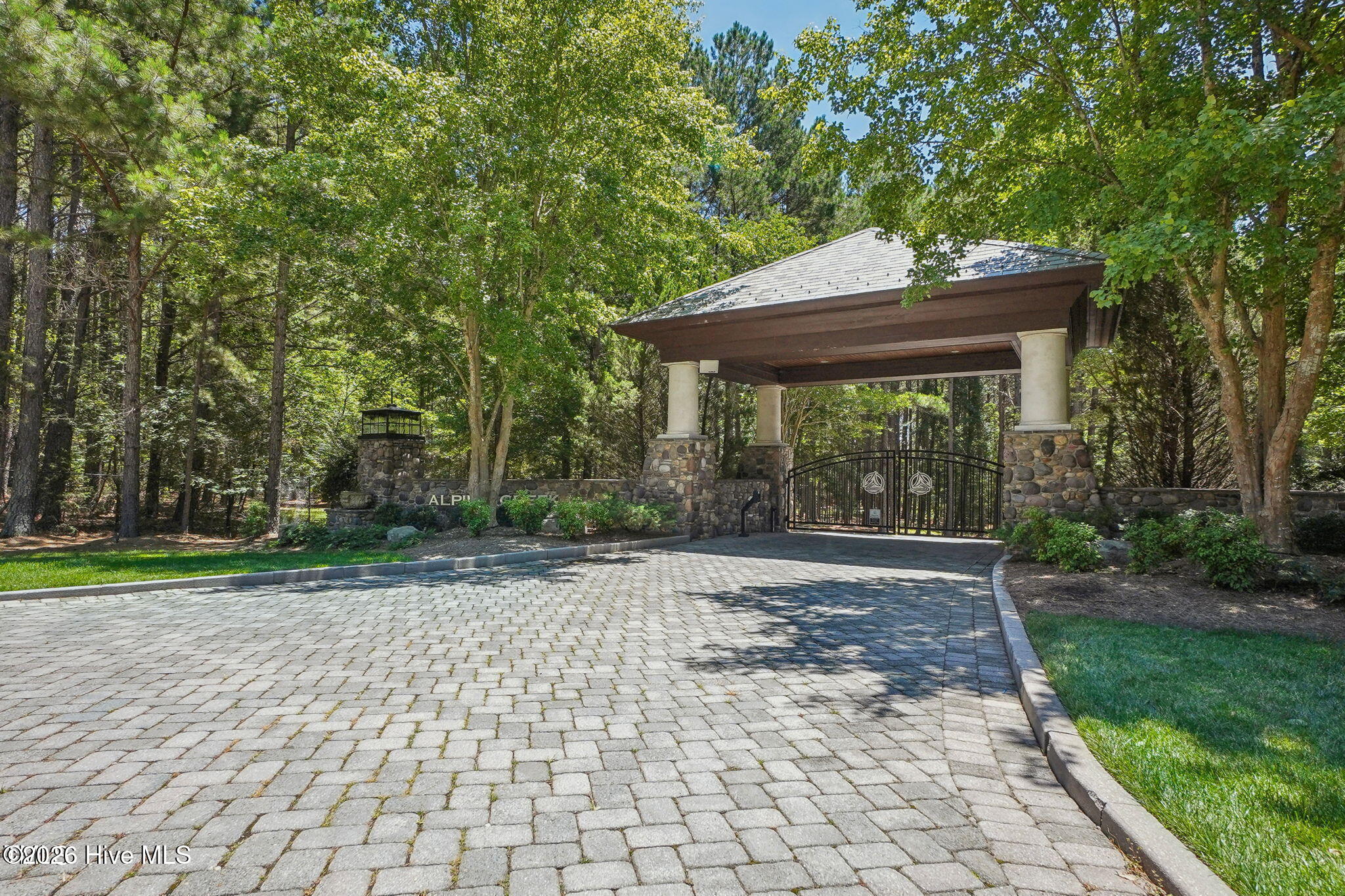 Private cul-de-sac lot and gated community
