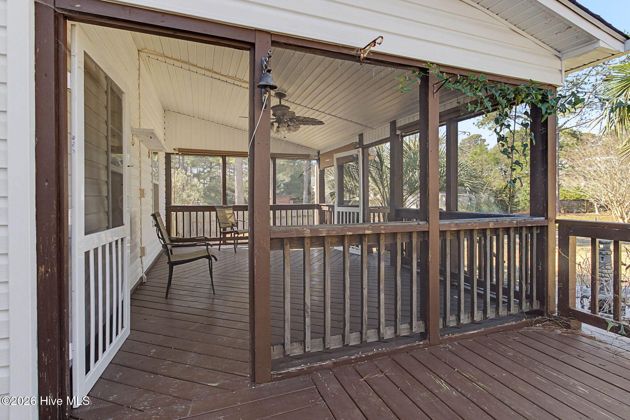 100547779 | Photo 41