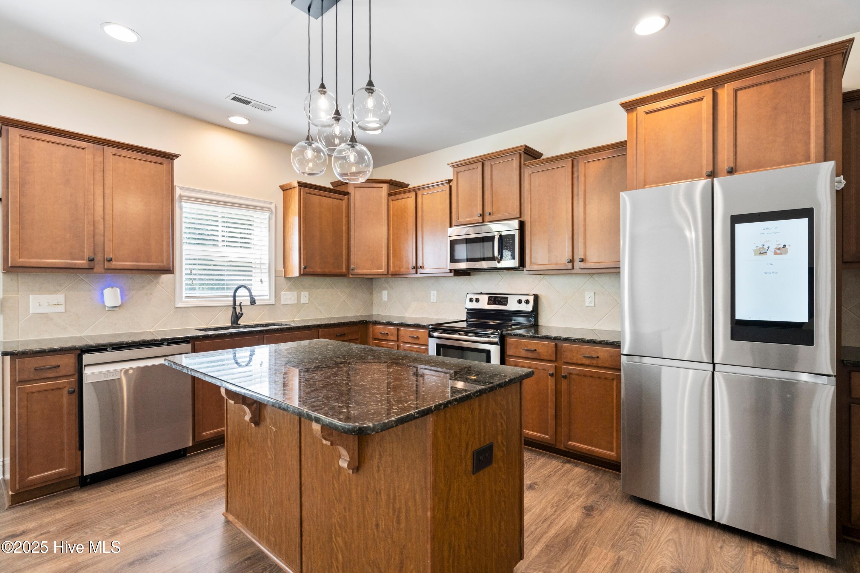 100506329 | Photo 18