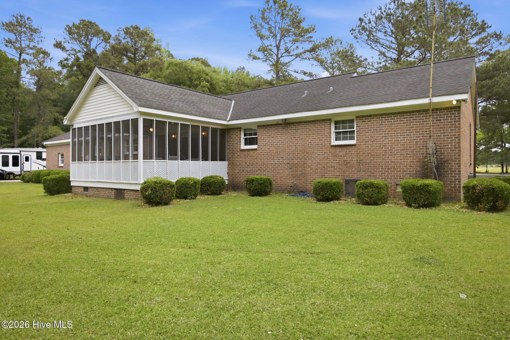 100570604 | Photo 32