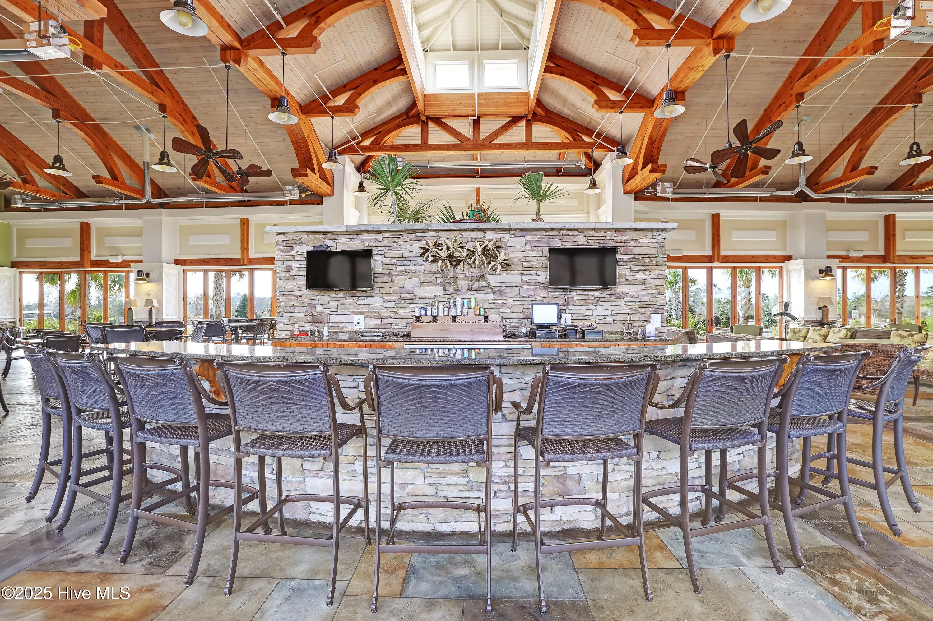 100557169 | Photo 78