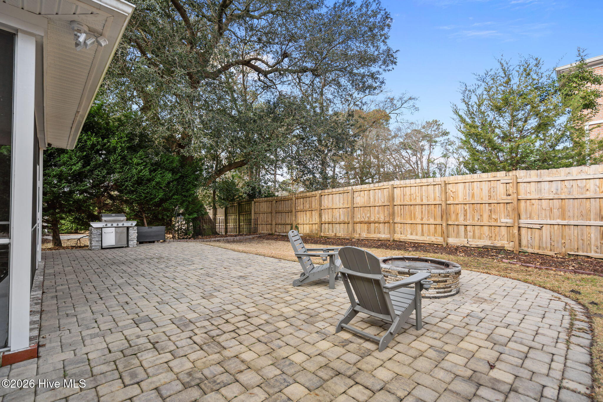 100548137 | Photo 46