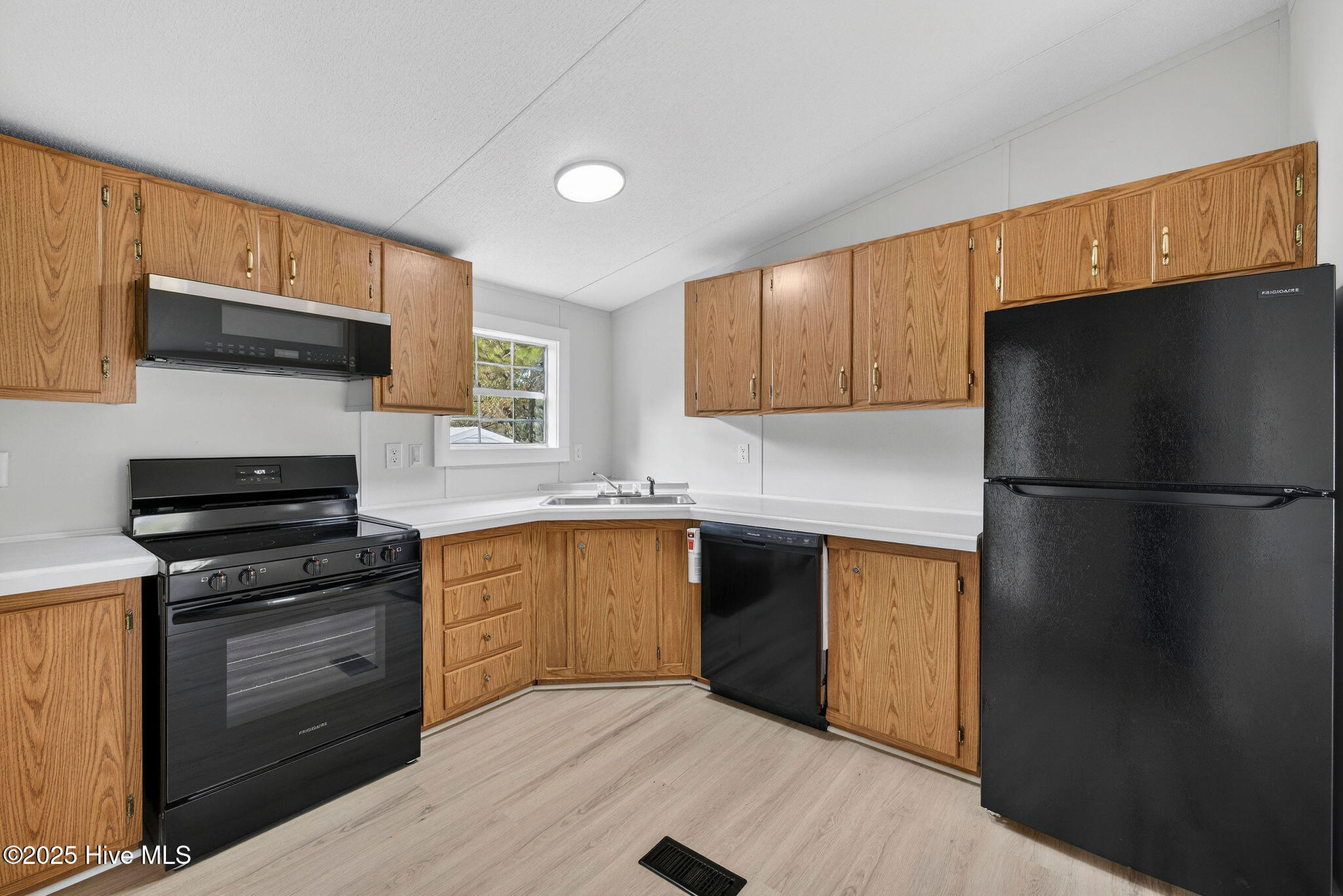 100543471 | Photo 15