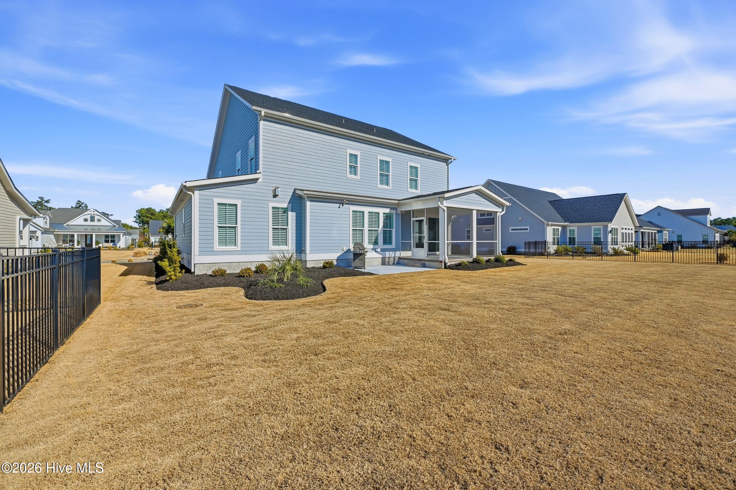 100555199 | Photo 37