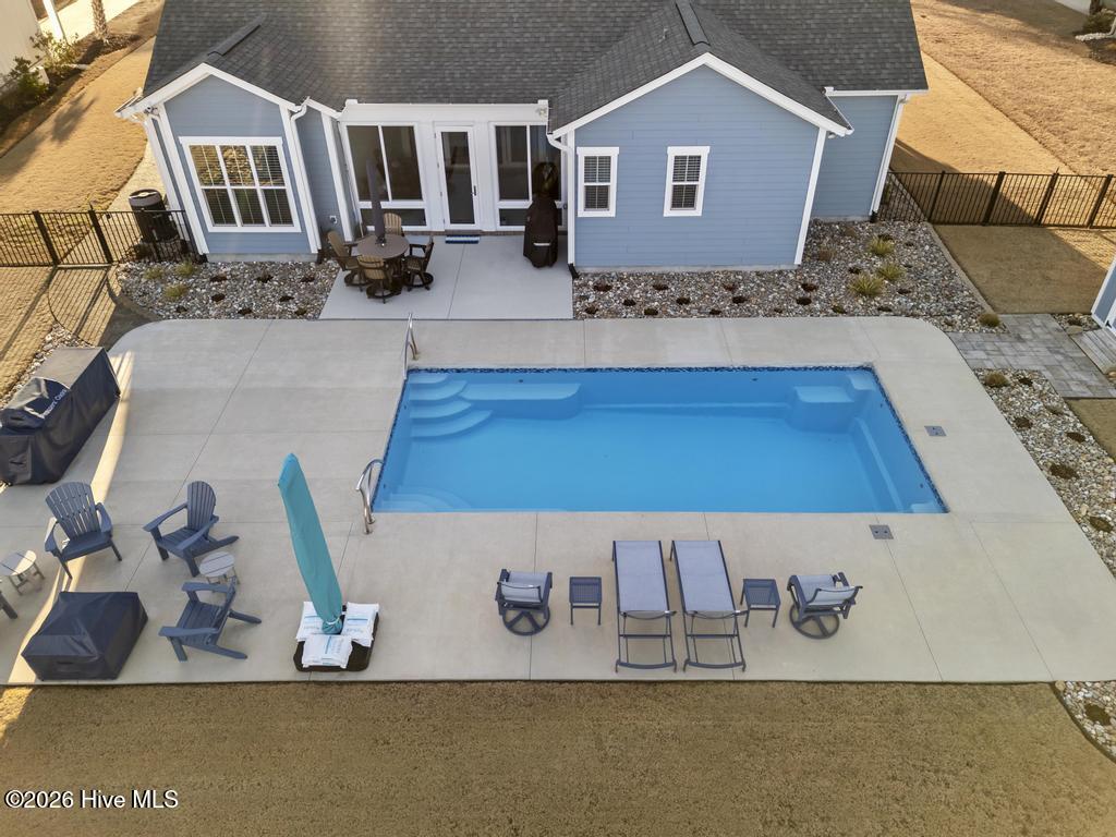 100569844 | Photo 13