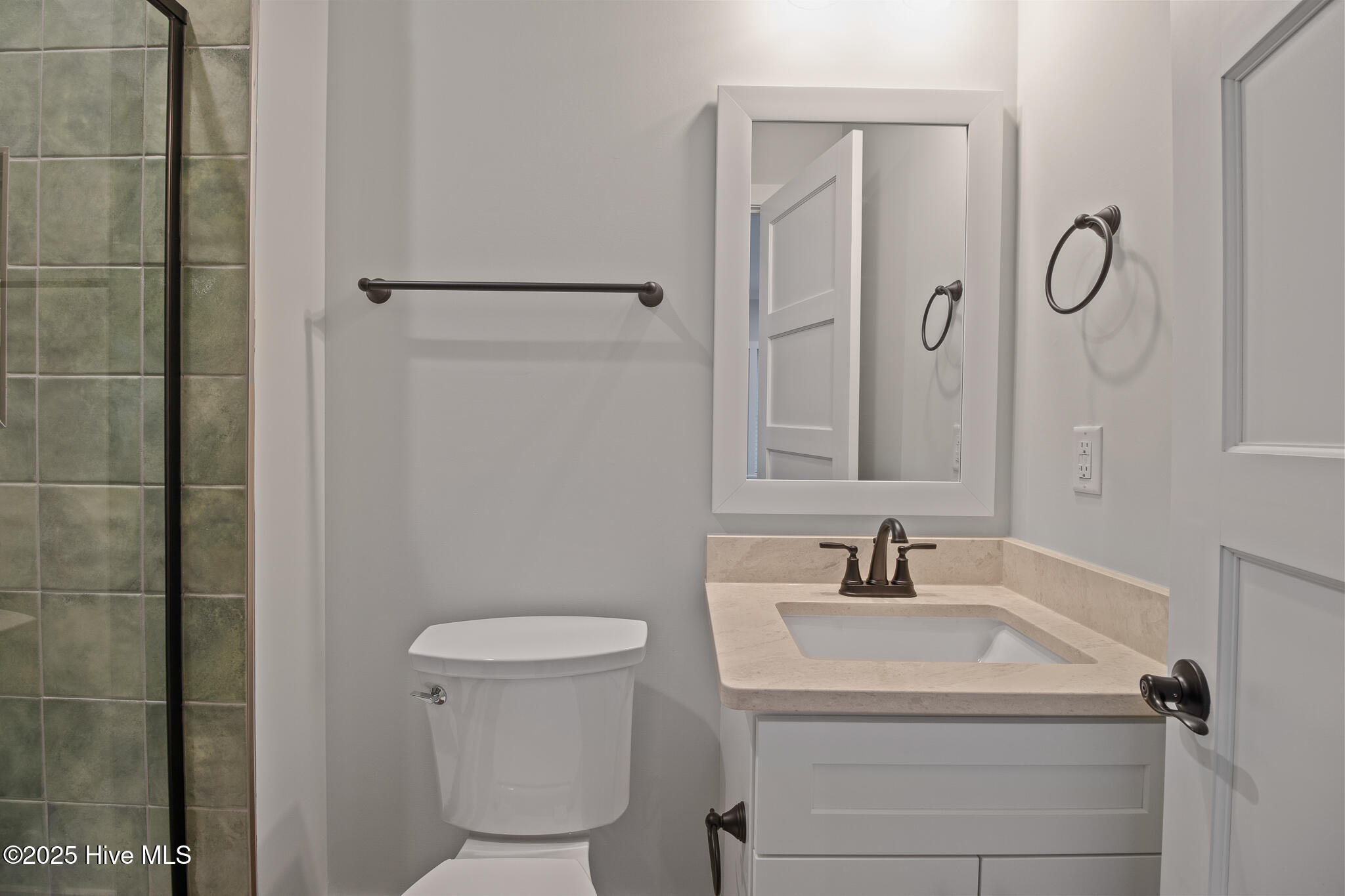 100545978 | Photo 23