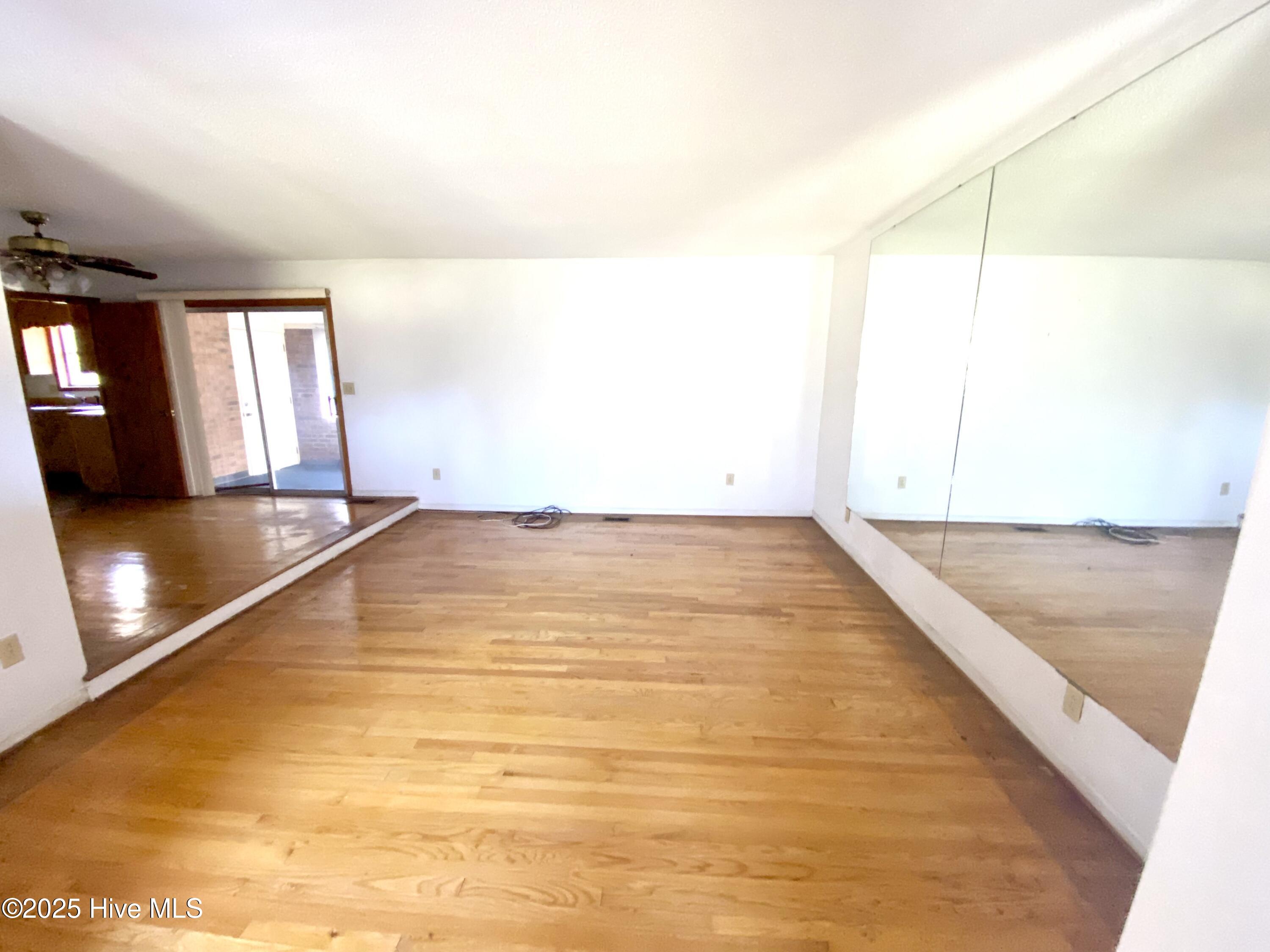 100541466 | Photo 17