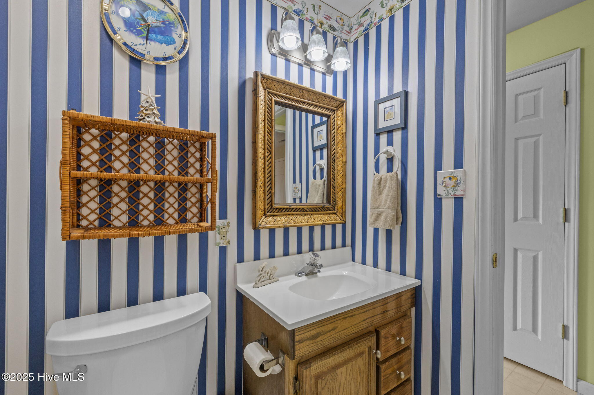 100542627 | Photo 43