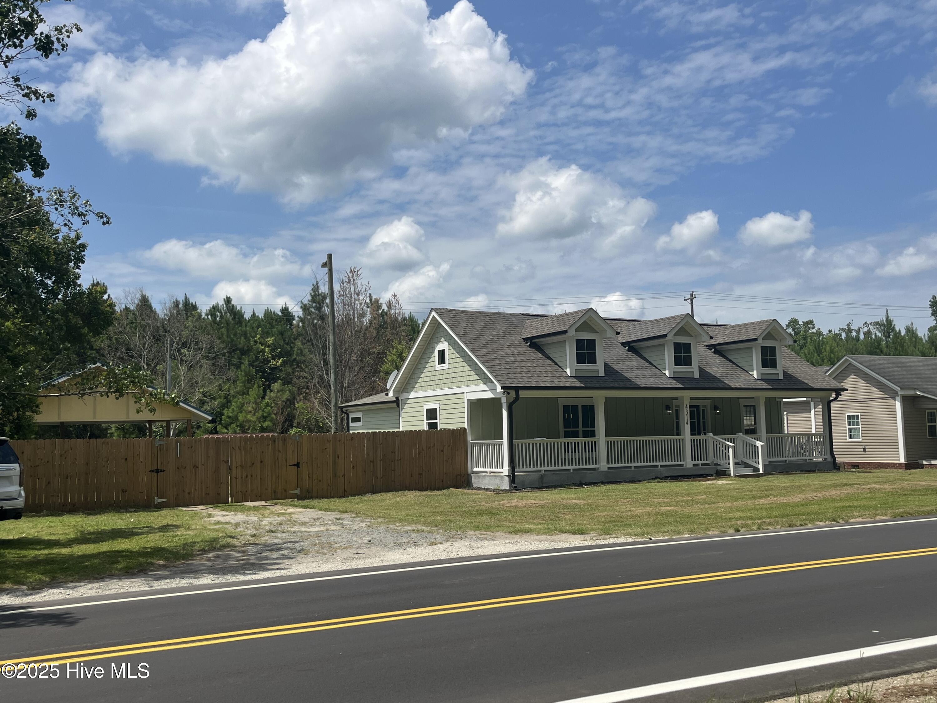 Homes for sale in Burgaw, NC | 4314 E Nc Hwy 53 E, Burgaw, NC 28425 | MLS# 100520633