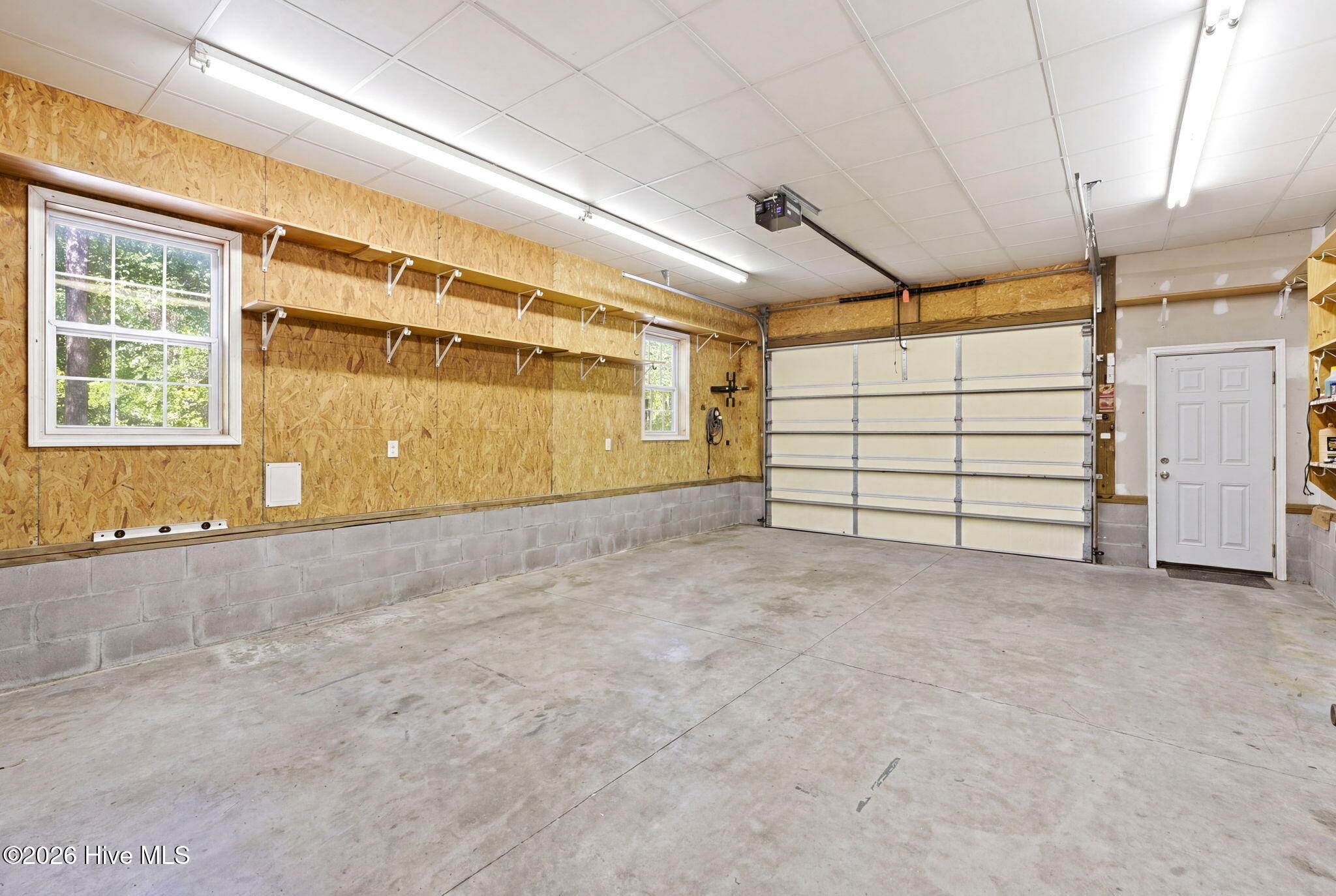 100568157 | Photo 47