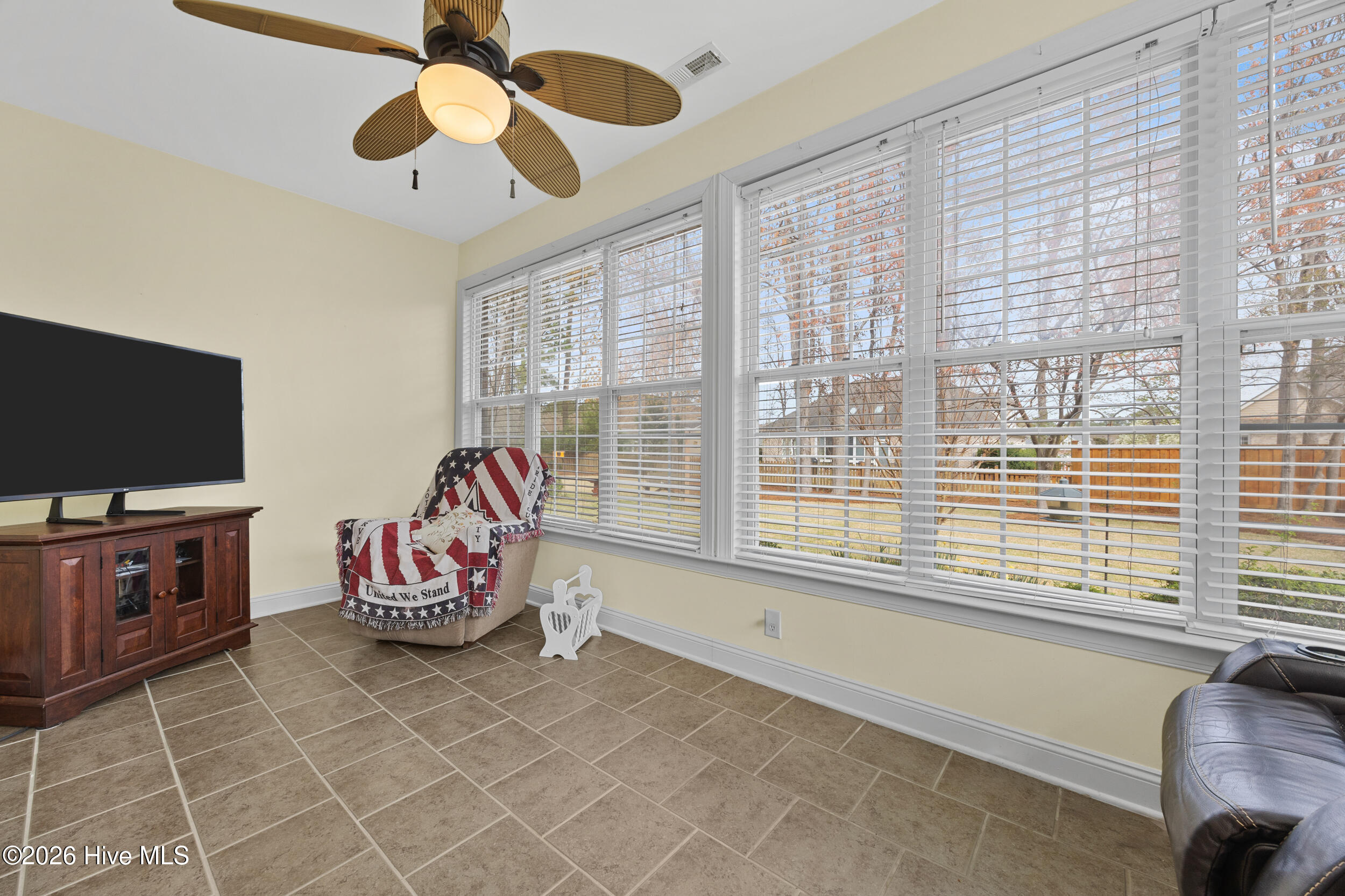 100564950 | Photo 35