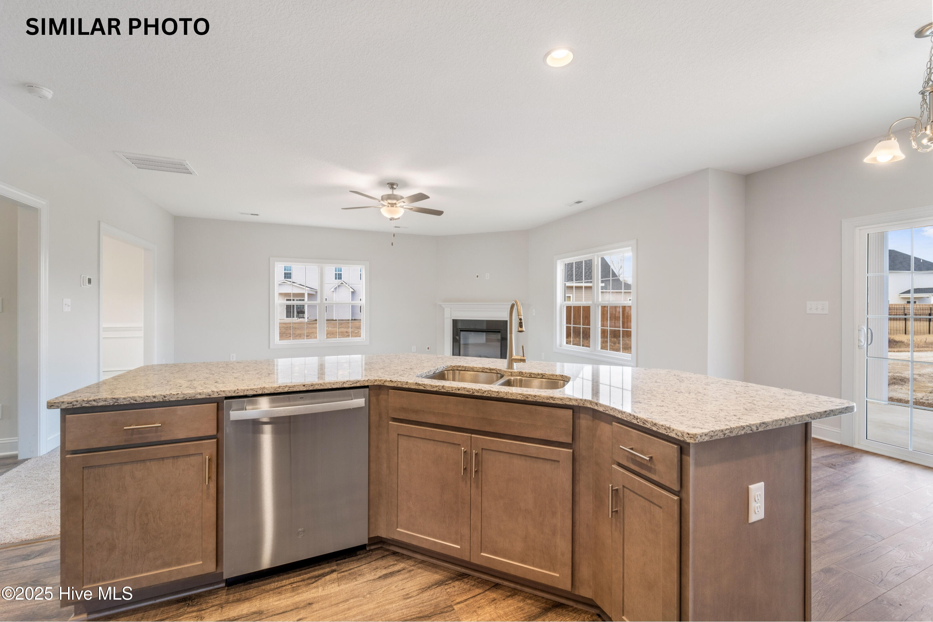 100521769 | Photo 22