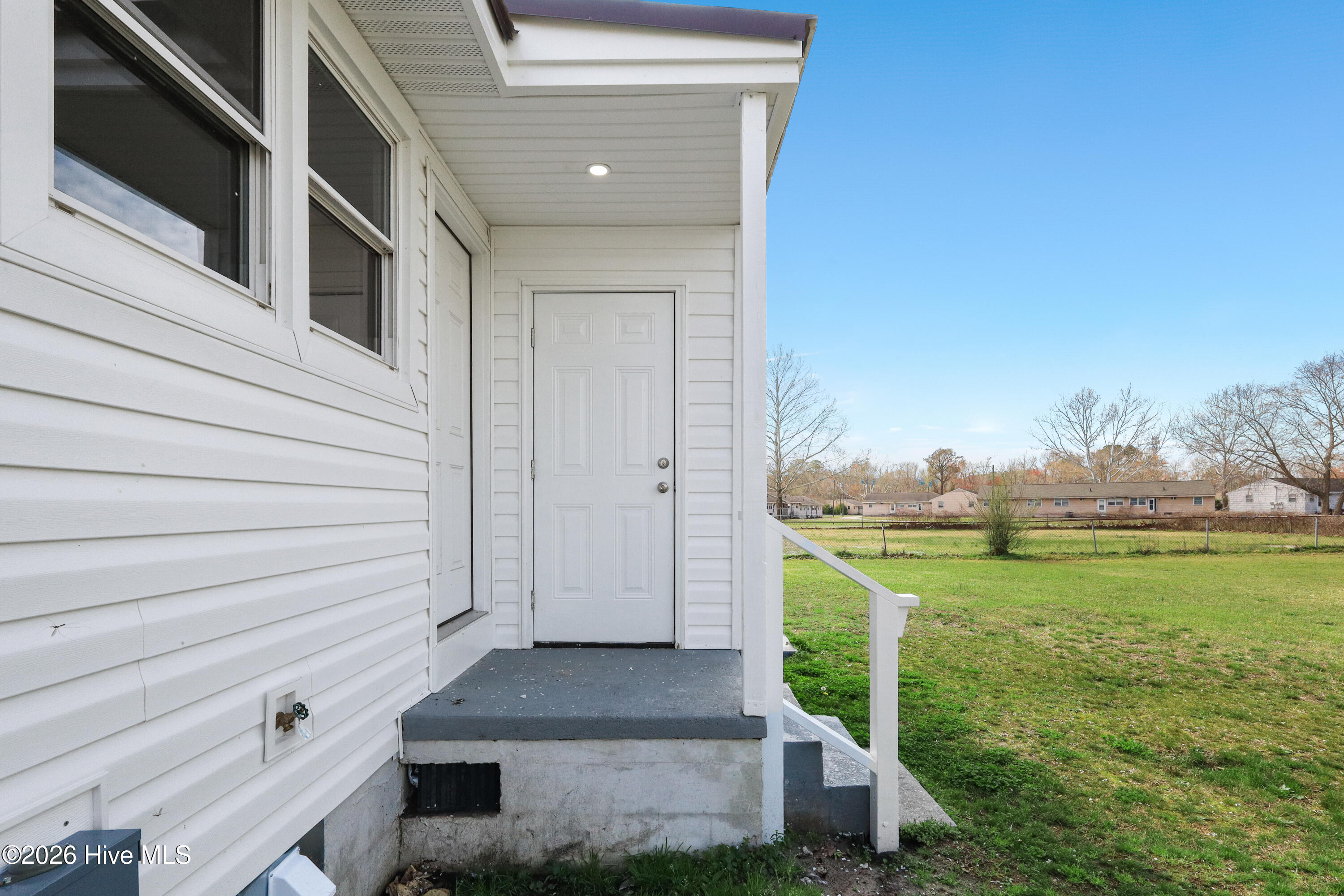 100560187 | Photo 53