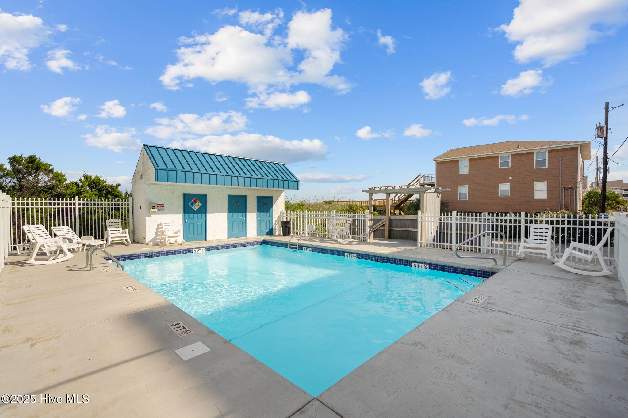 100530733 | Photo 34