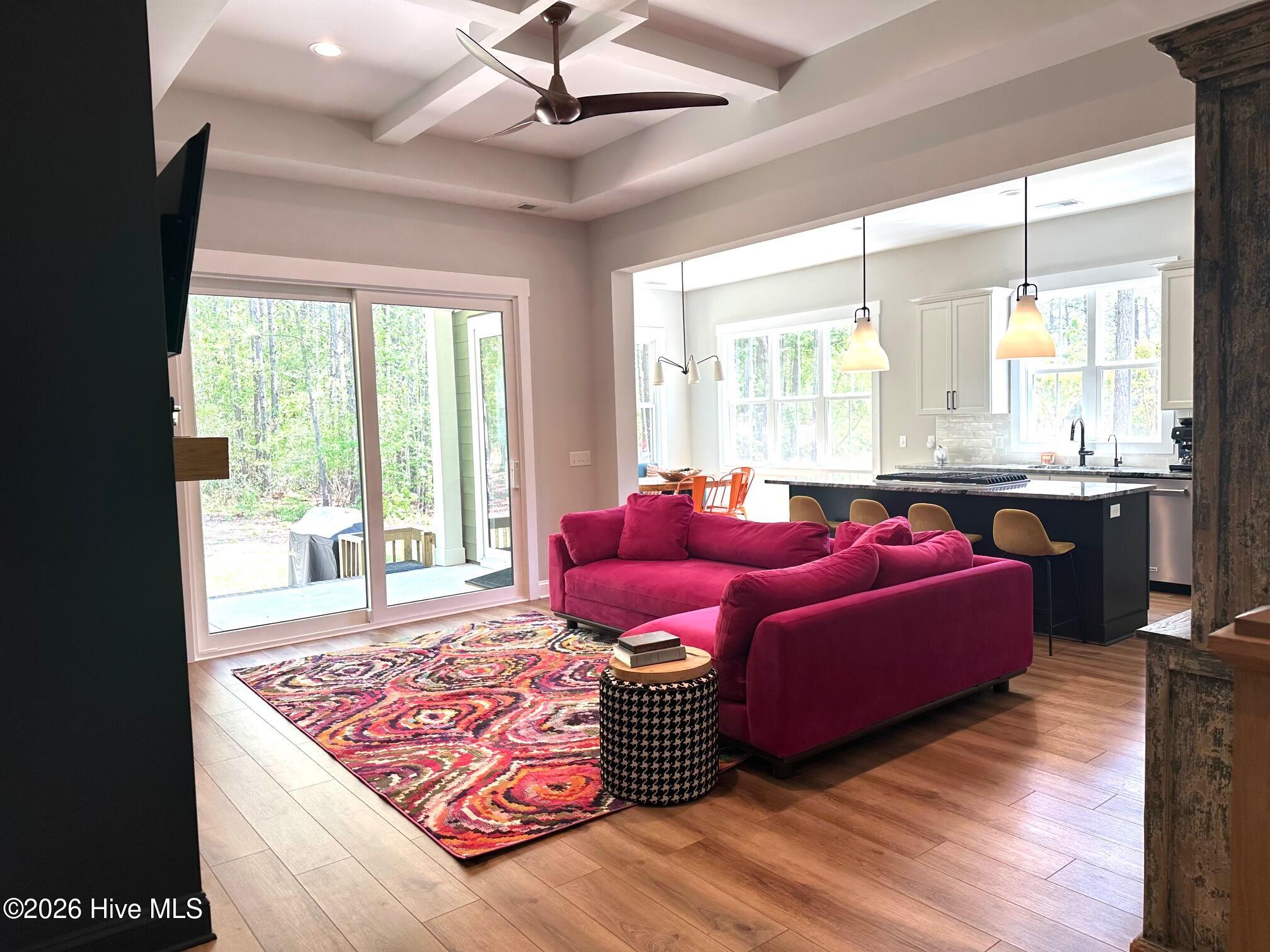 100565130 | Photo 11