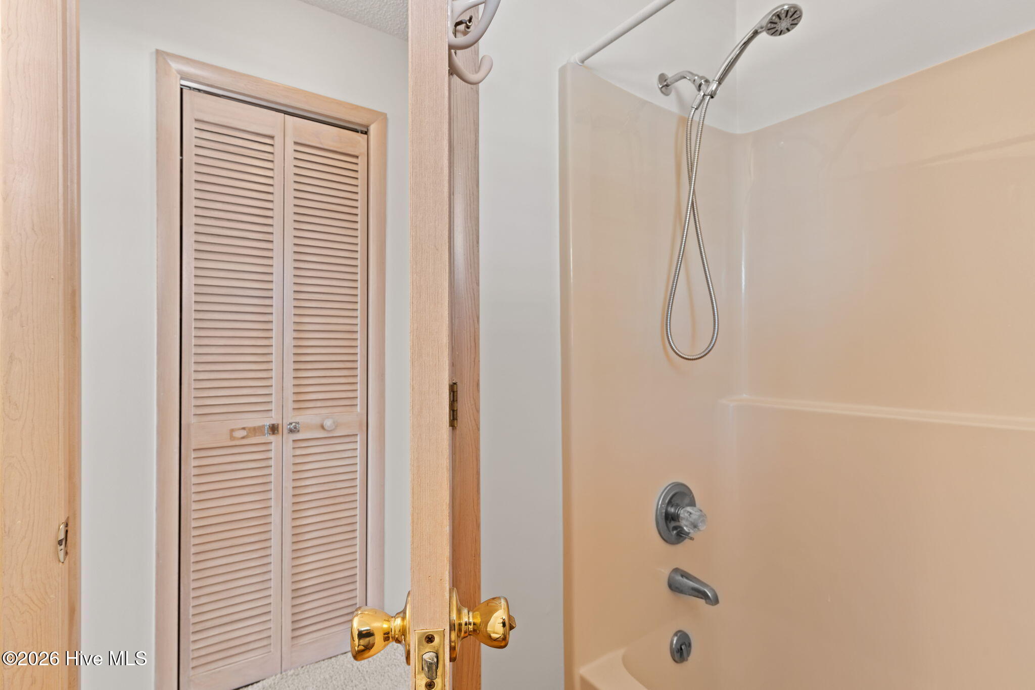 100560342 | Photo 26