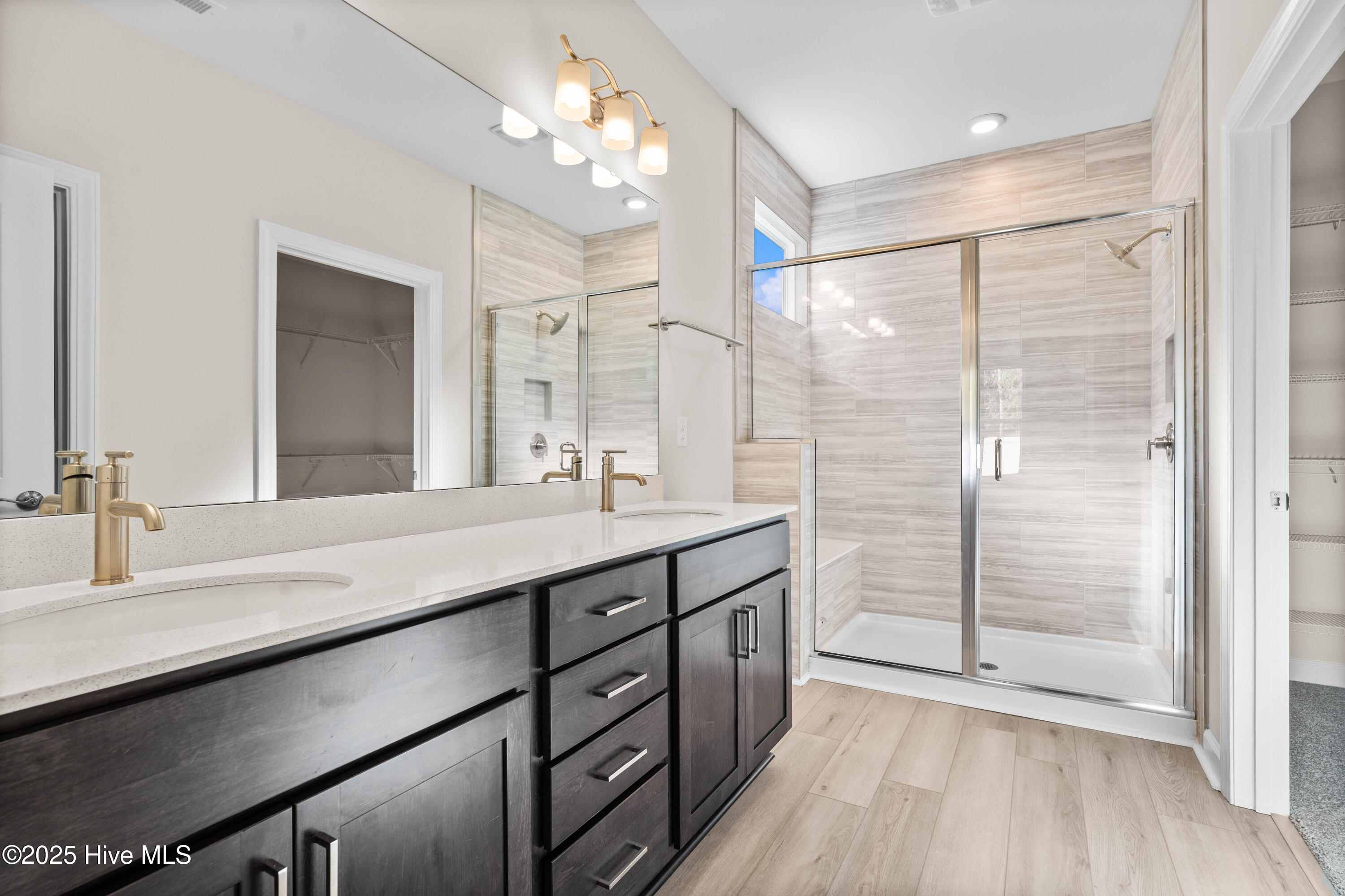 100499667 | Photo 20