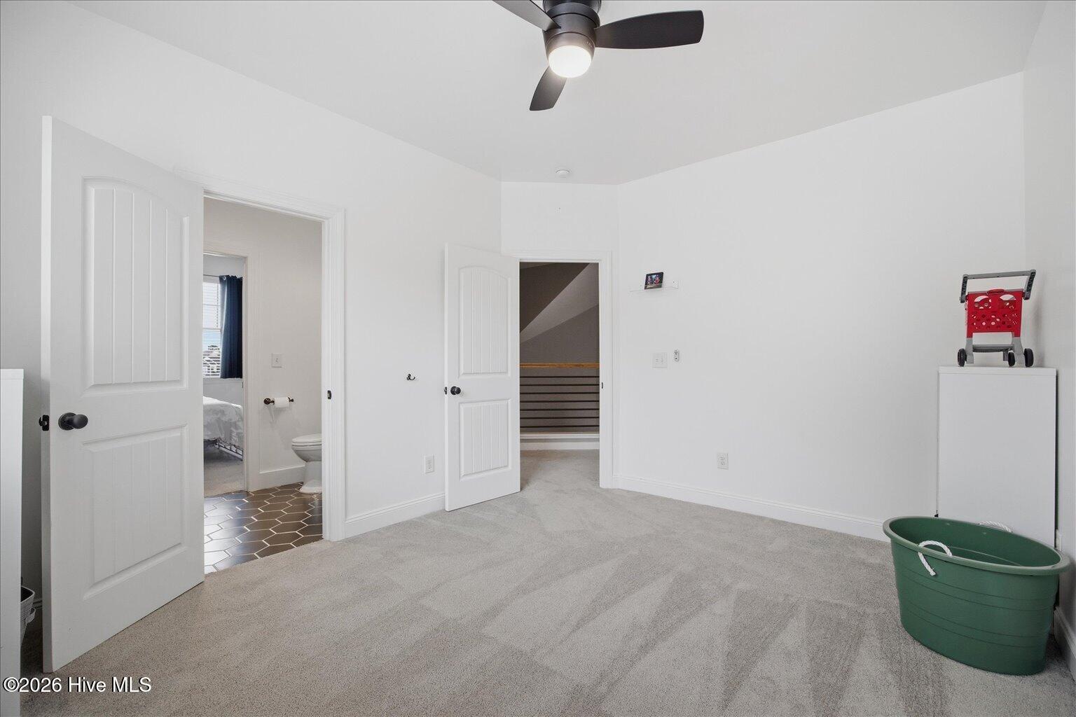 100565930 | Photo 38