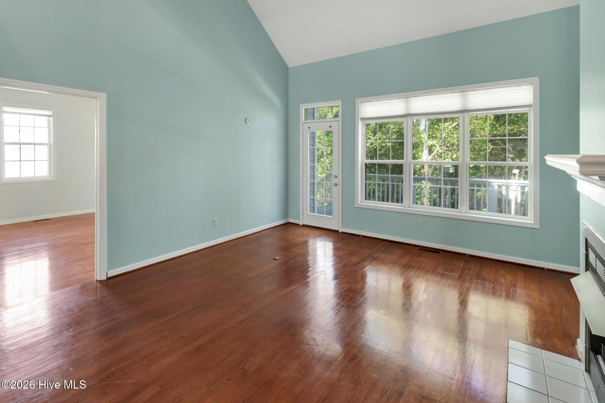 100569347 | Photo 17