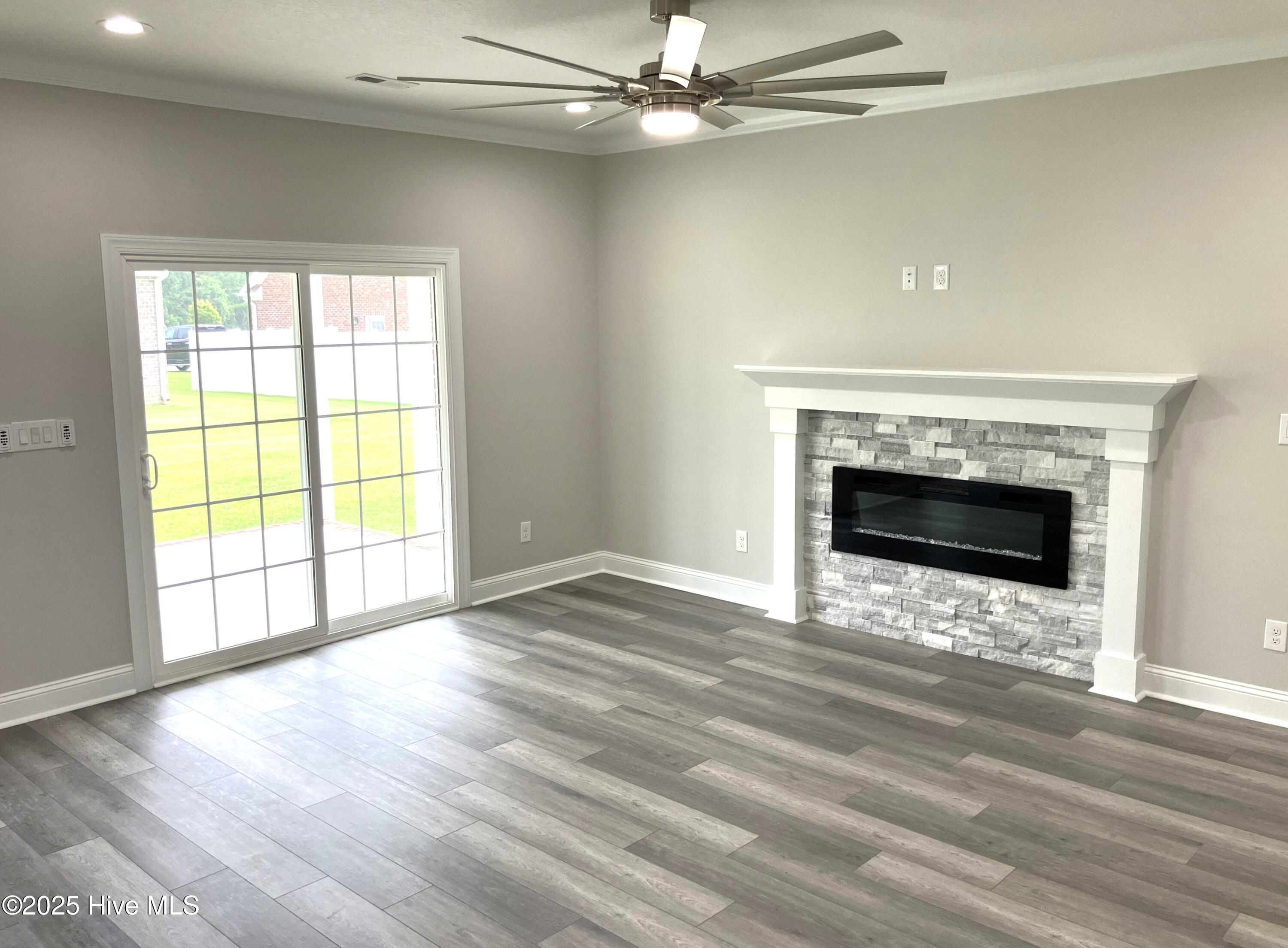 100514031 | Photo 12