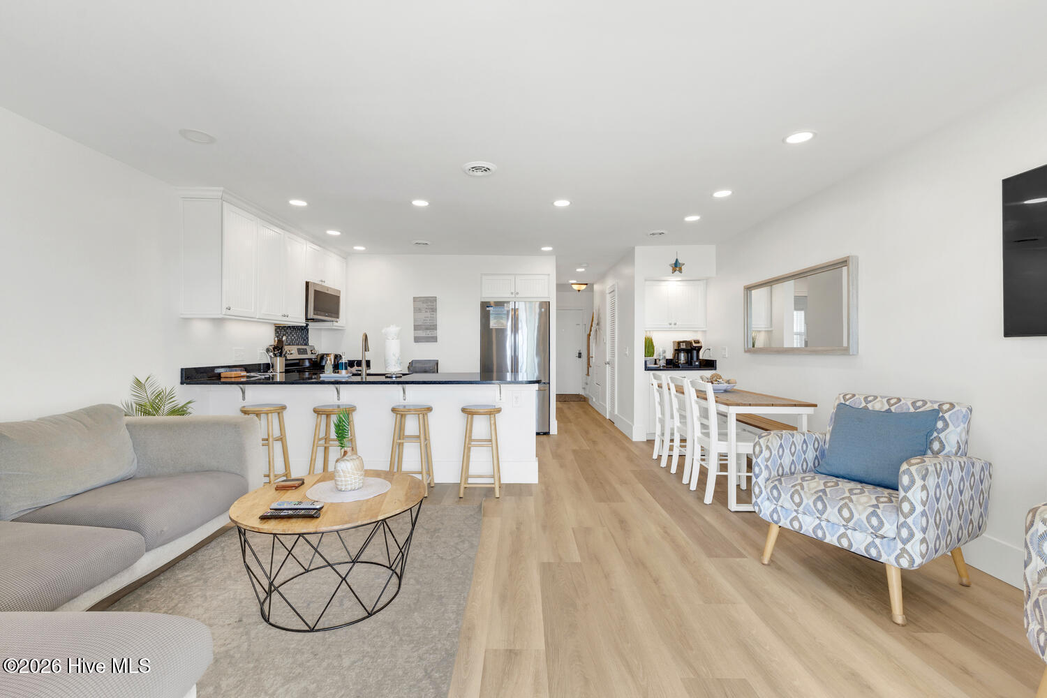 100569348 | Photo 13