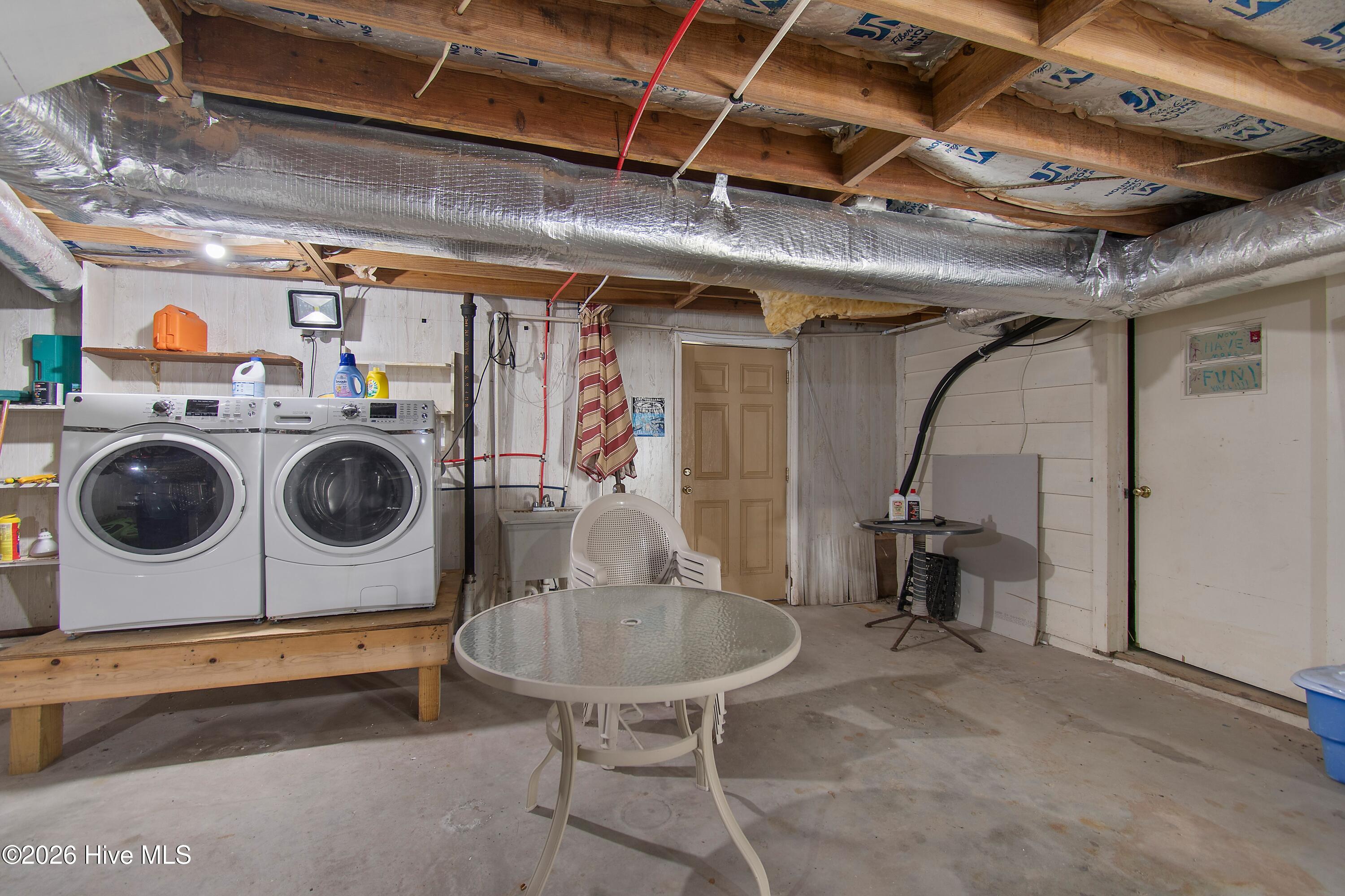 100561675 | Photo 38