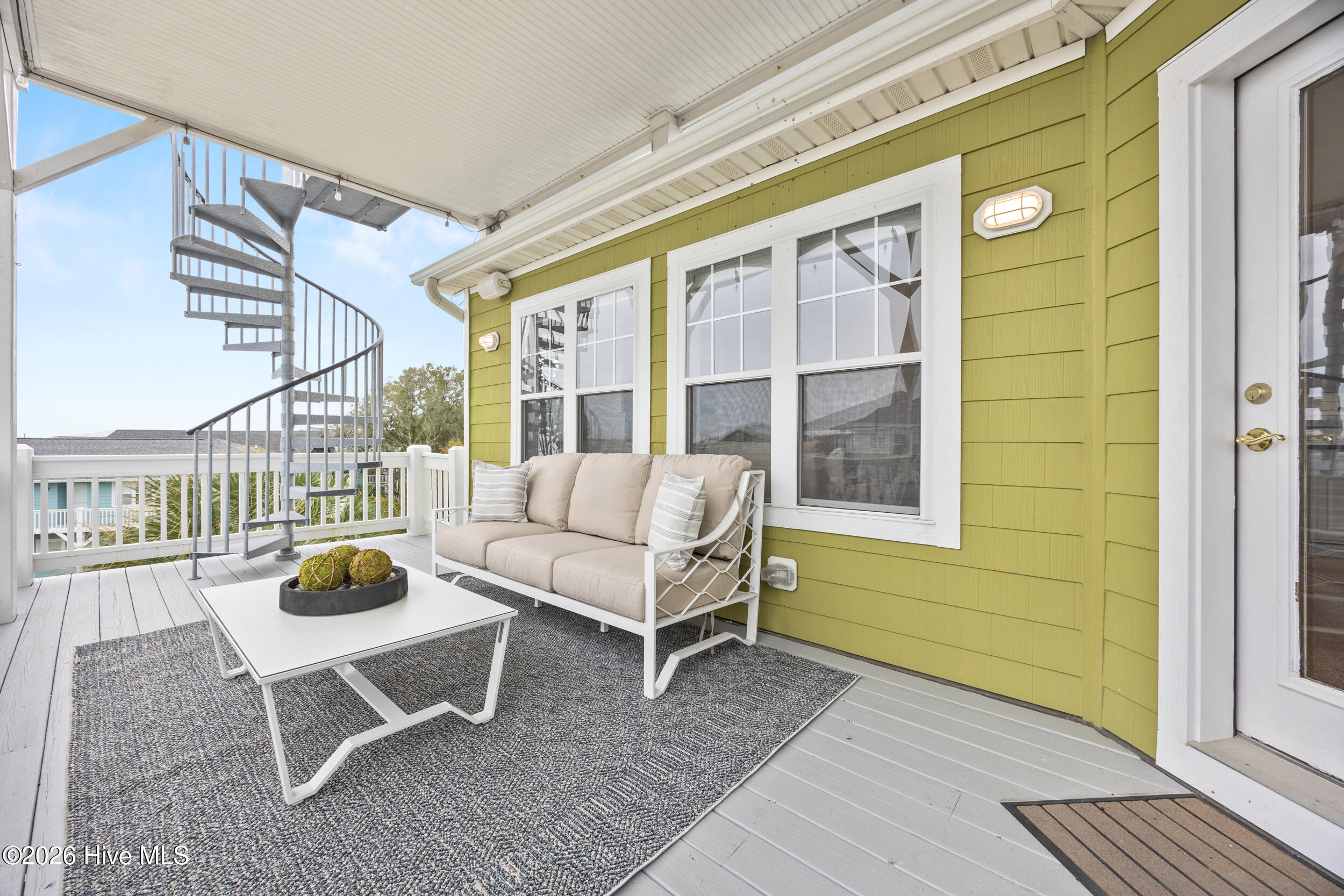 100552893 | Photo 28