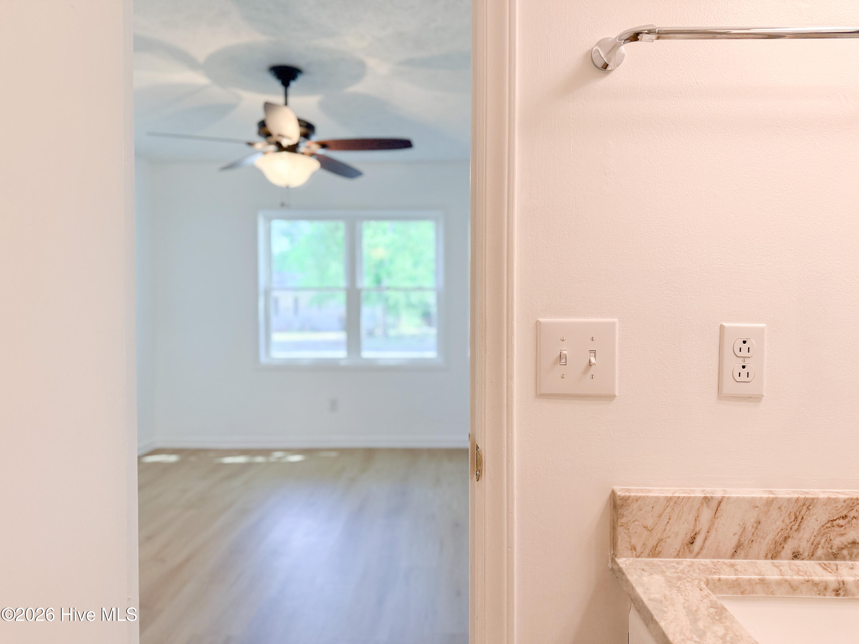 100568255 | Photo 39