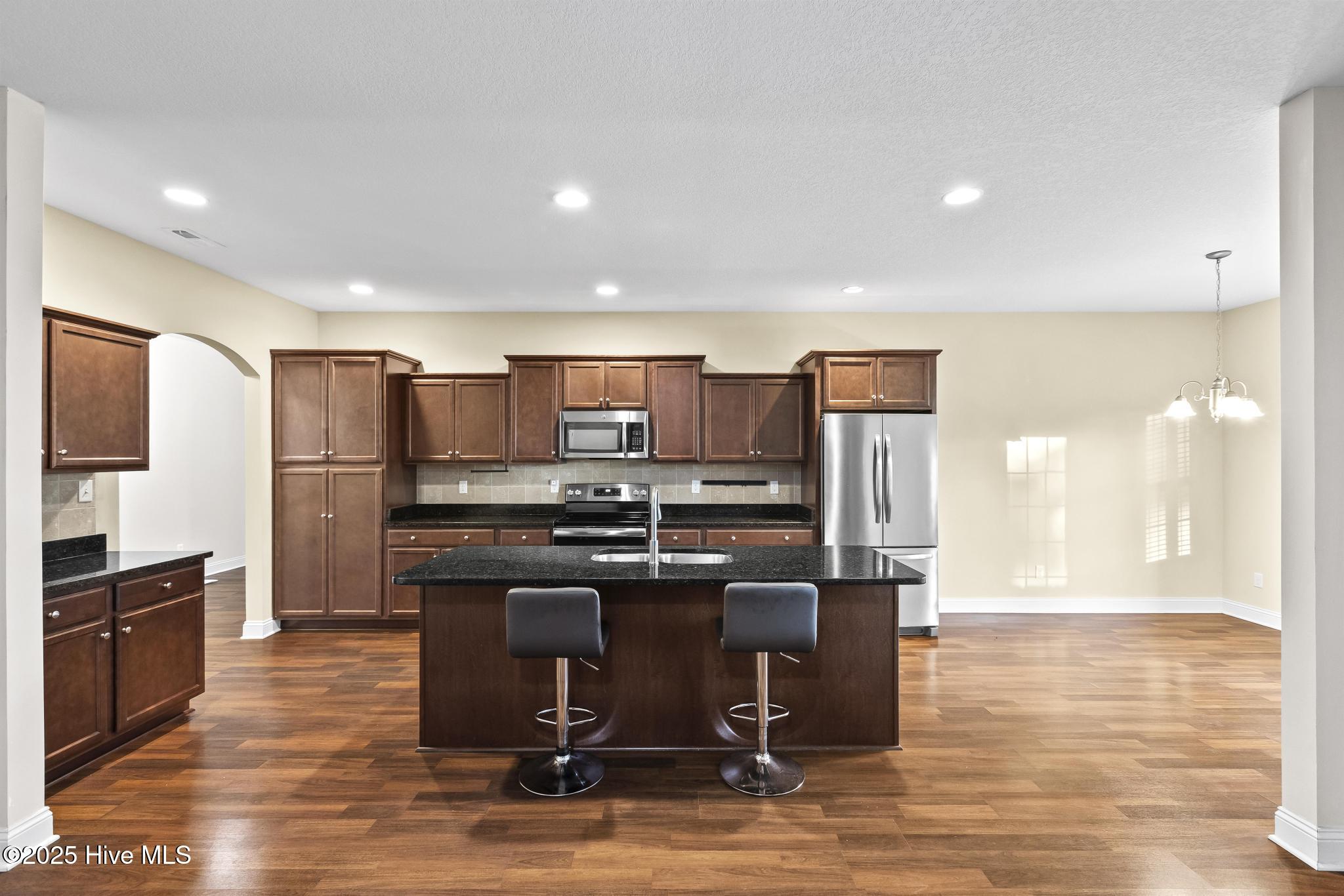 100536910 | Photo 14