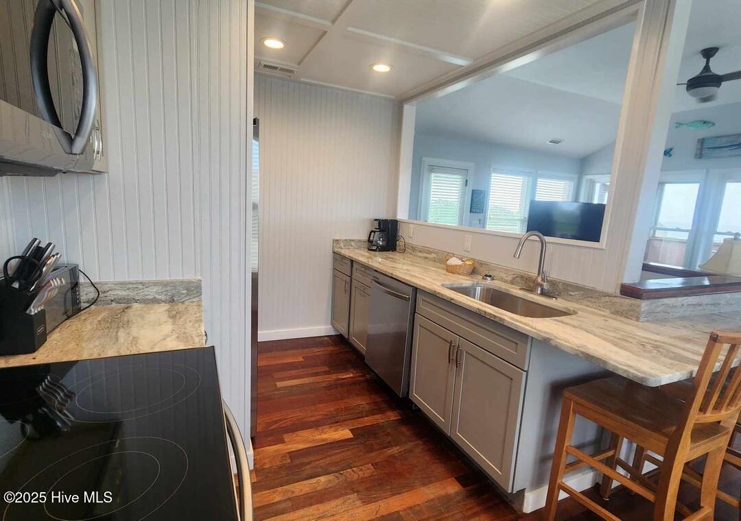 Newly renovated kitchen with all new appliances, granite counters, soft close cabinets, pantry, and more!