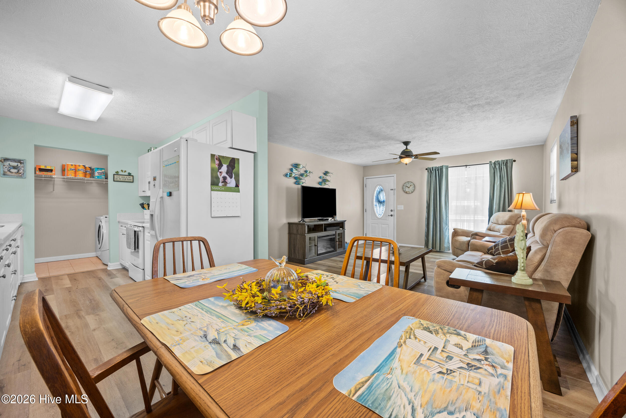 100560402 | Photo 12