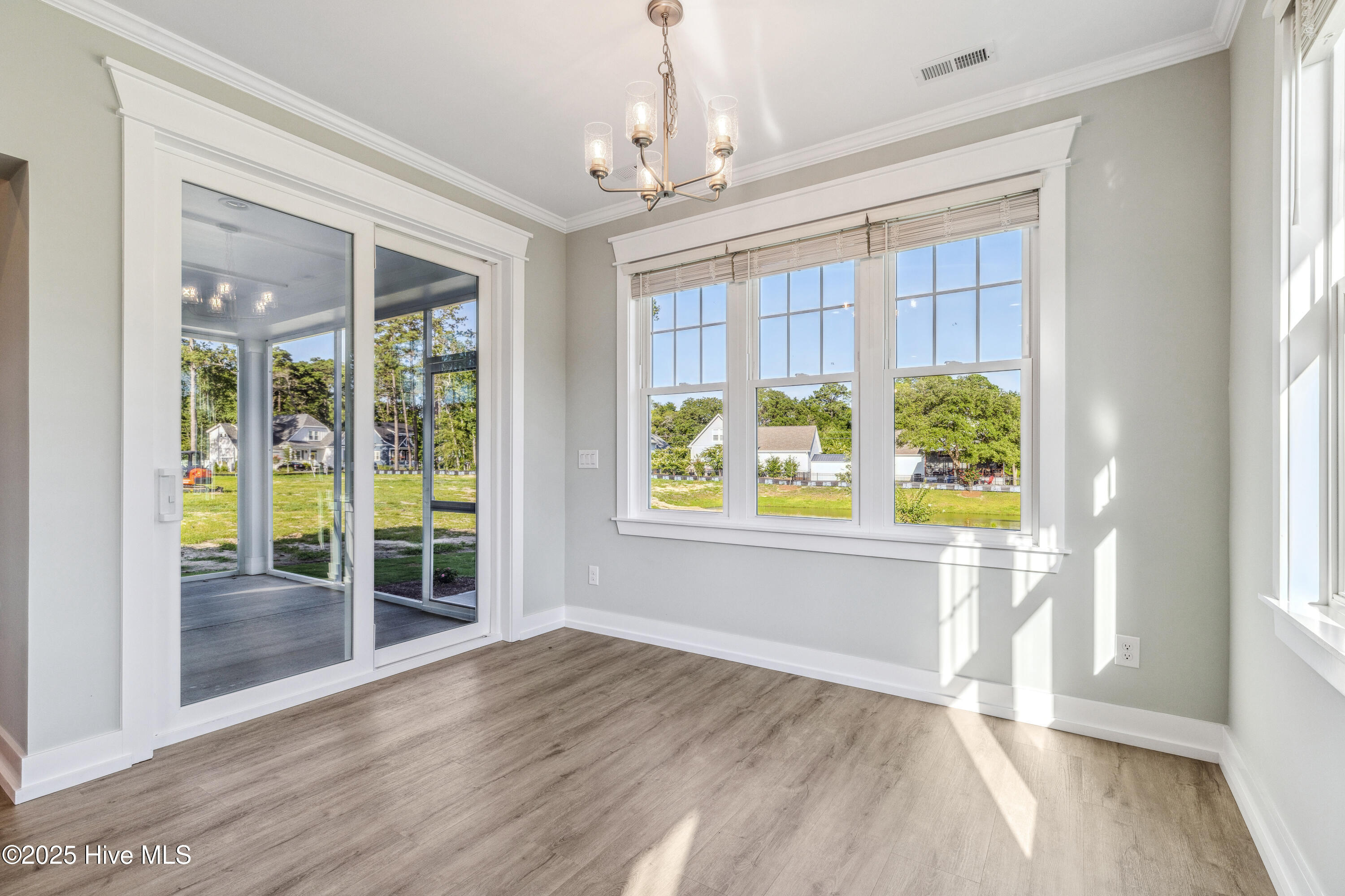 100558454 | Photo 31