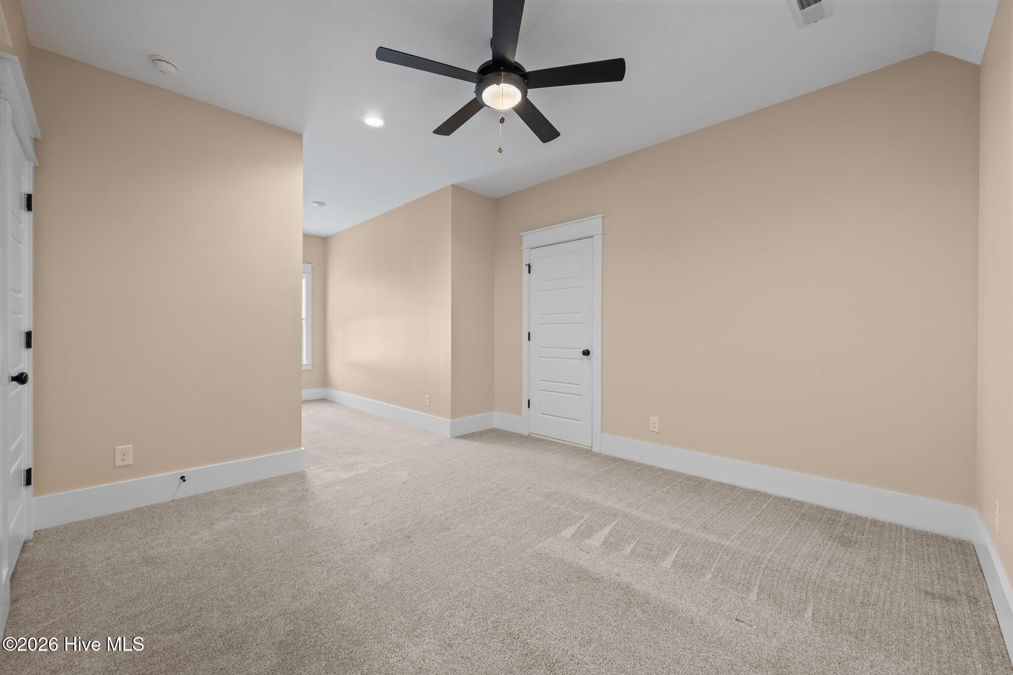 100555870 | Photo 38