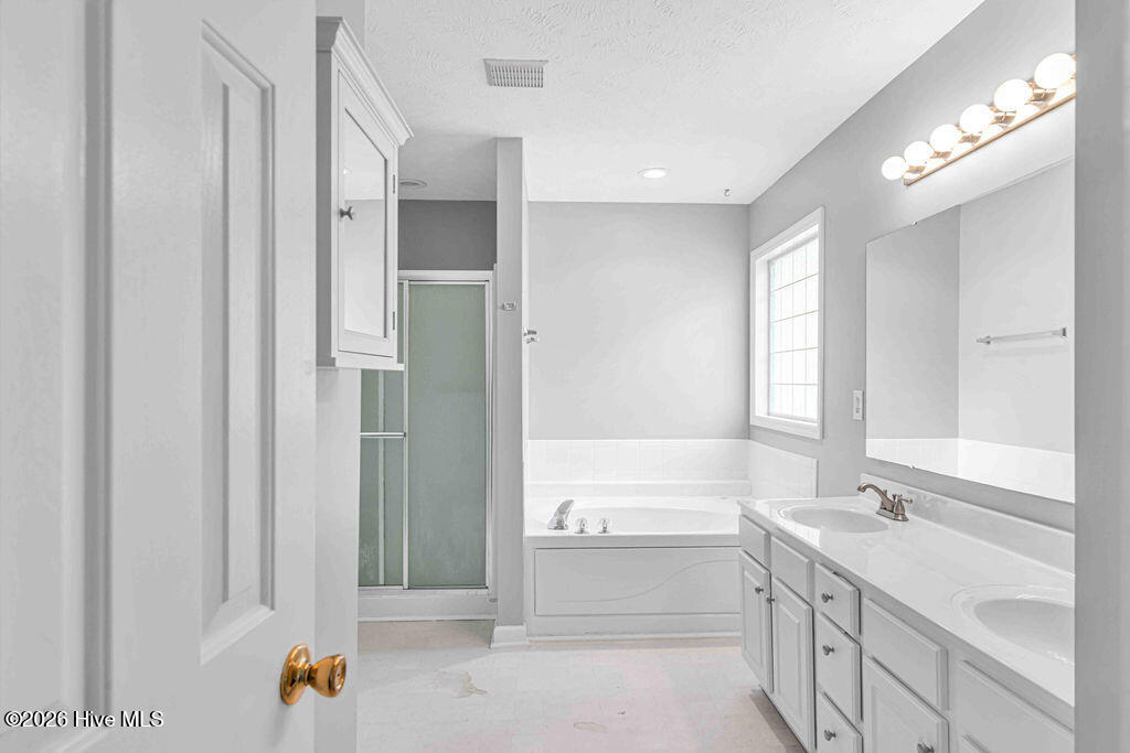 100557733 | Photo 37