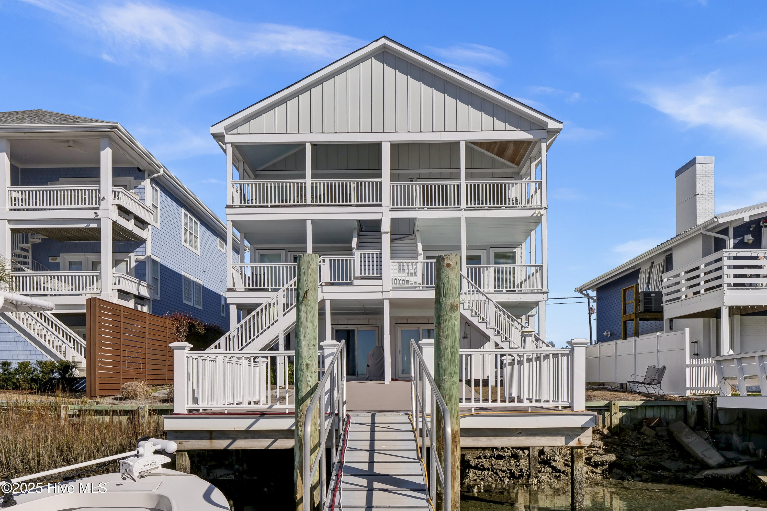 100469434 | Photo 50