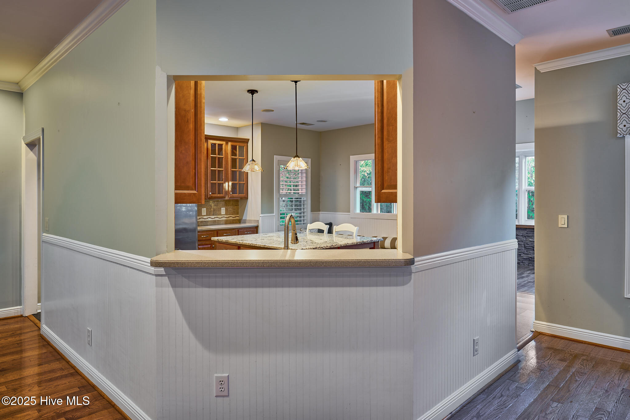 100542410 | Photo 10