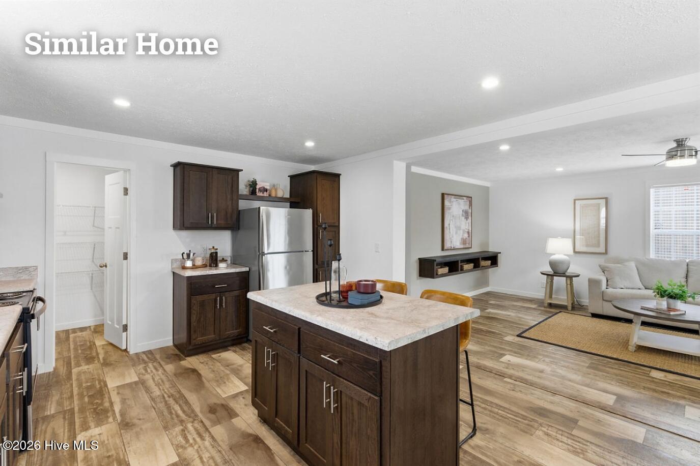 100568466 | Photo 10