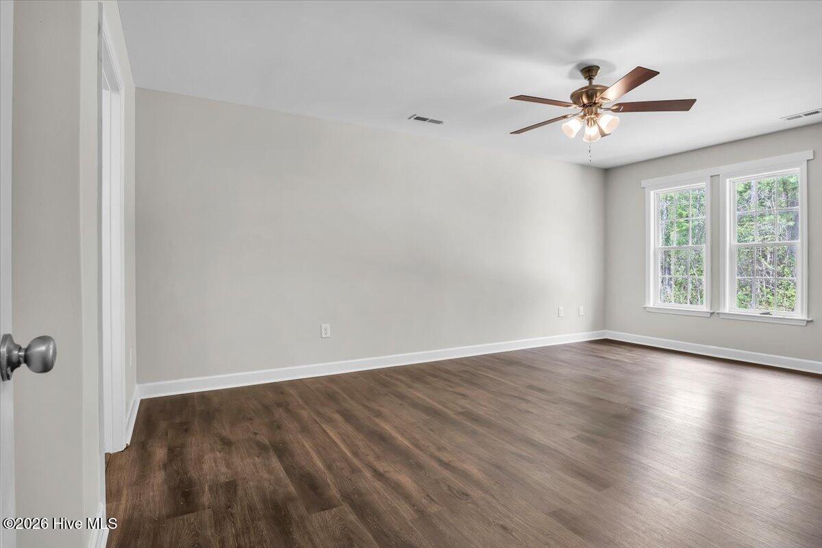 100565952 | Photo 24