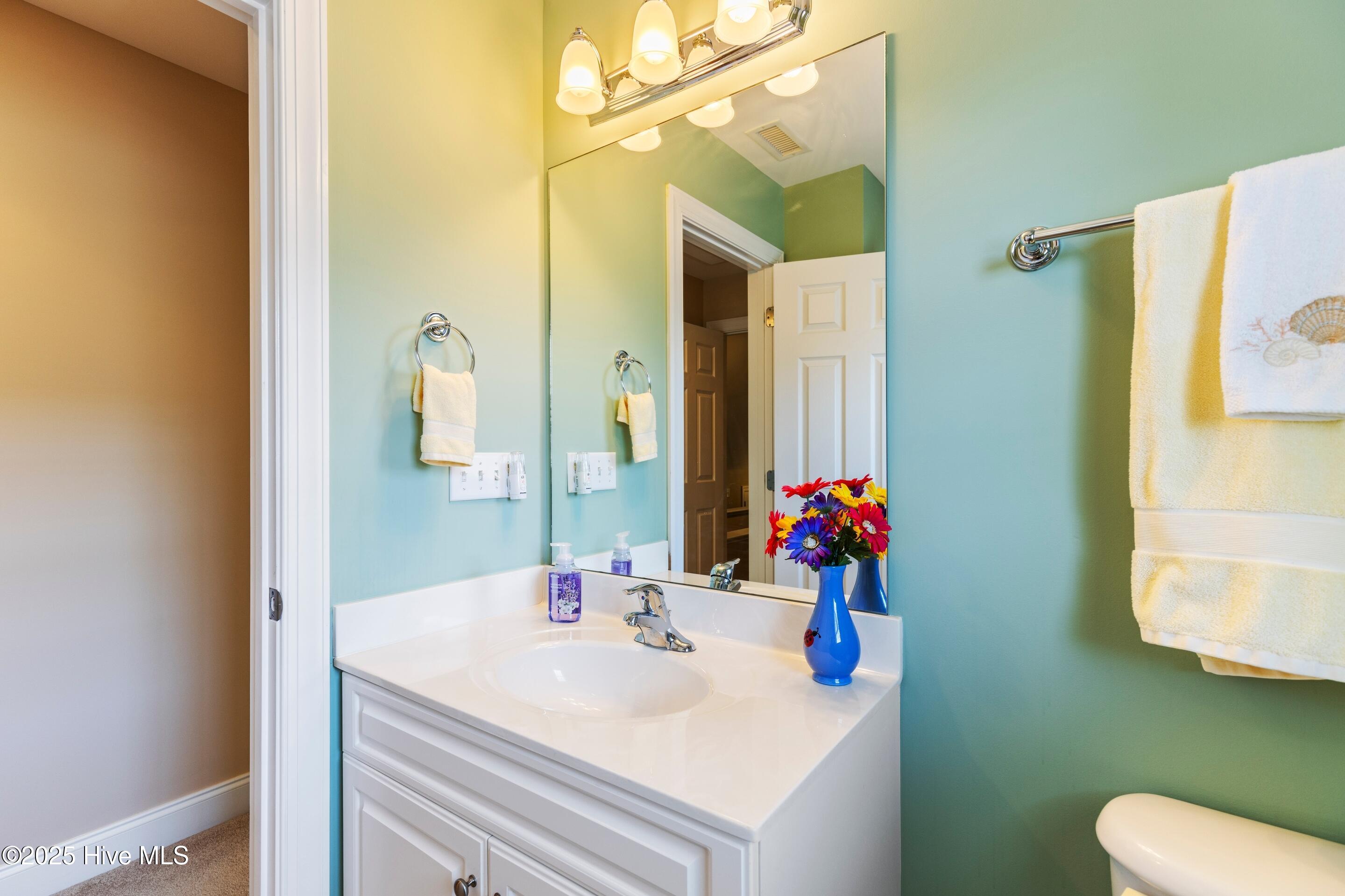 100514713 | Photo 44