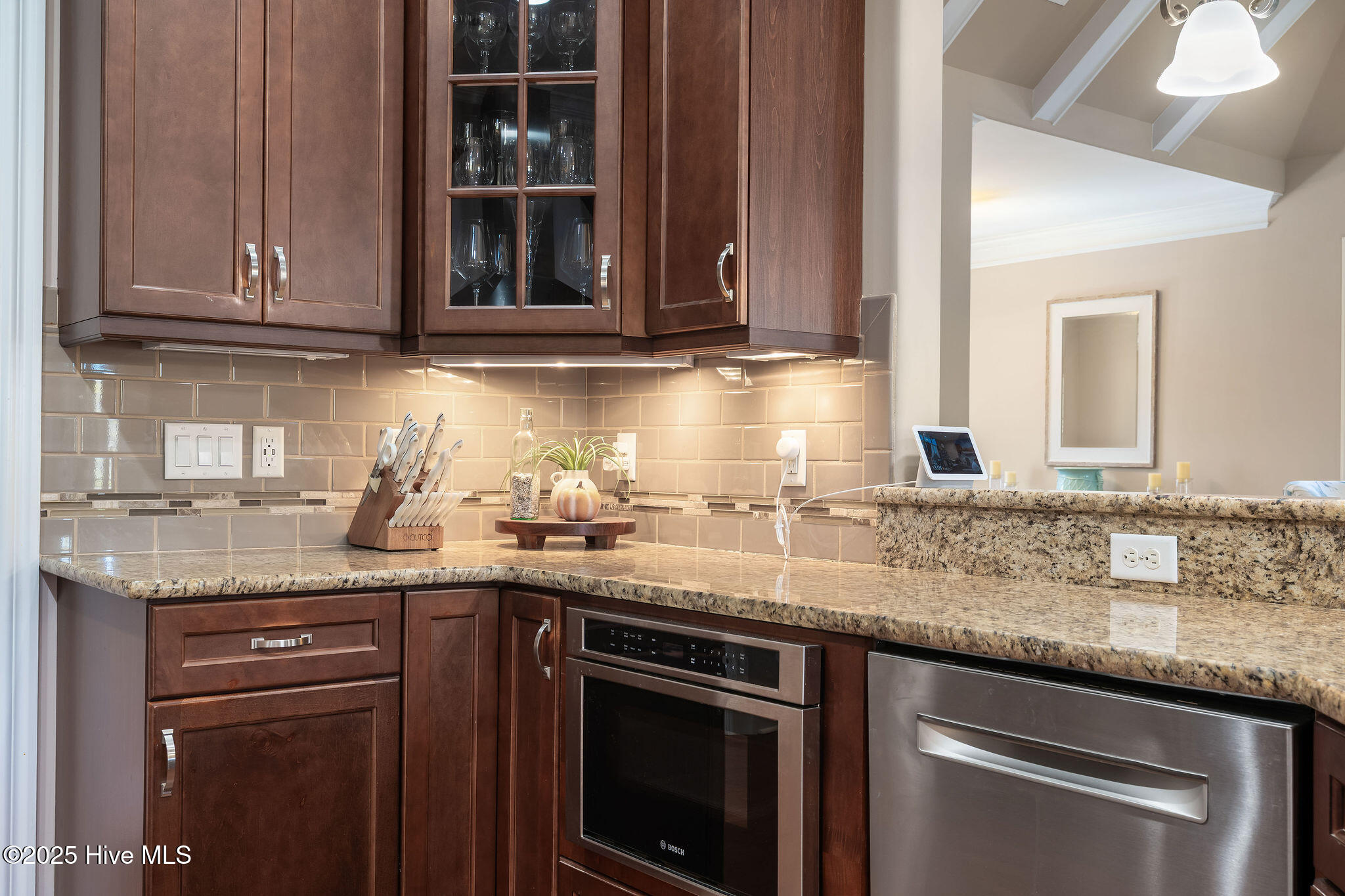 100541913 | Photo 60